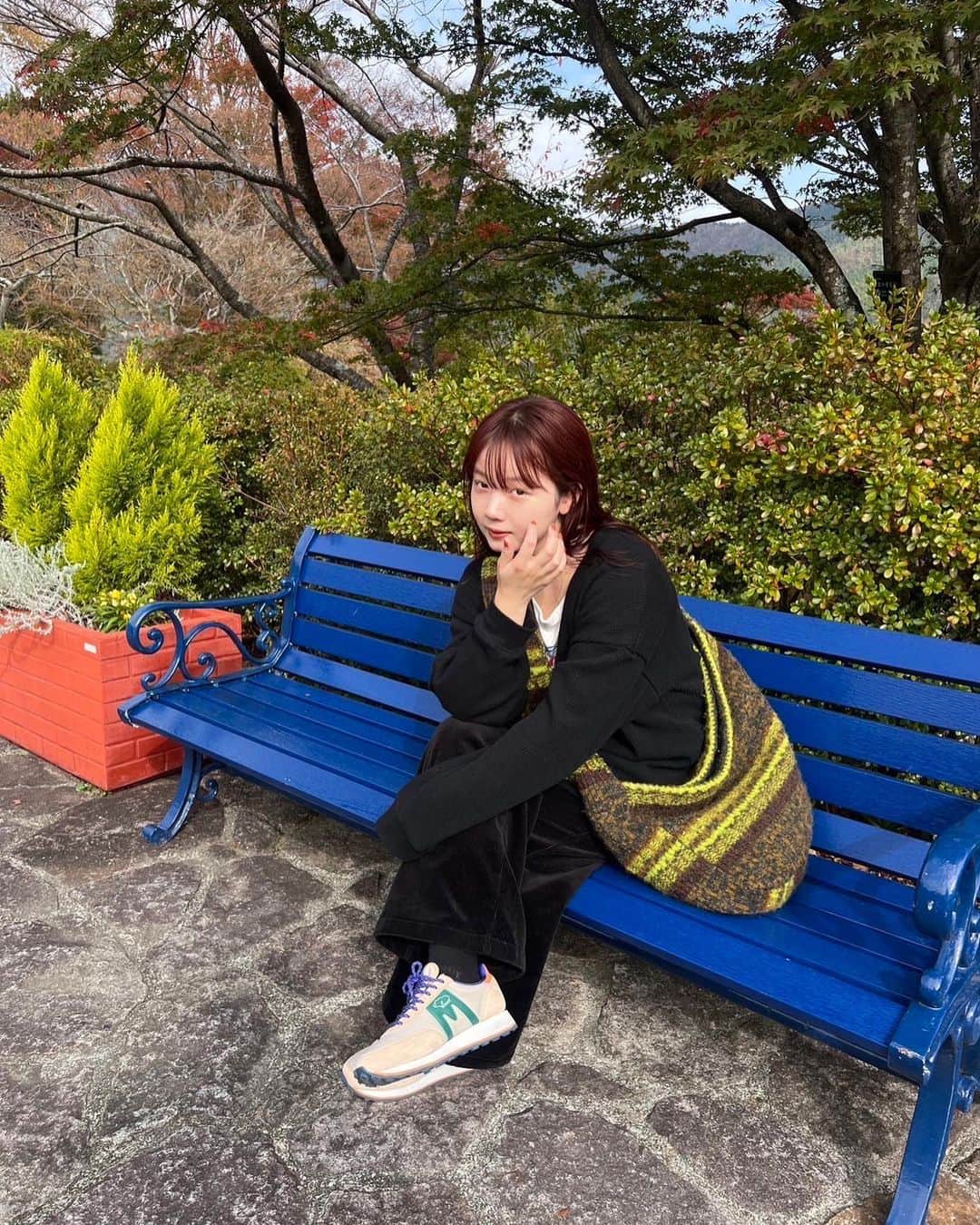 とみいのインスタグラム：「． この間のオフの日🍃  おにゅーのスニーカーがかわい♡  めちゃ軽くて履きやすいの🧃    100年以上歴史があるフィンランドで人気の @karhu_jp のスニーカー、 色の配色が絶妙ですき🤍 #PR #KARHU #カルフ #ALBATROSSCONTROL」