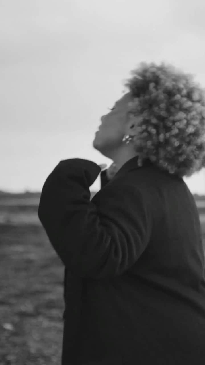 Emeli Sandéのインスタグラム：「My new album ‘How Were We To Know’ is out now! Head to the link in bio to listen. It features previous singles “There For You”, “How Were We To Know”, and “All This Love”.   Listen now and let me know which track is your favourite. 🤍  #HowWereWeToKnow」
