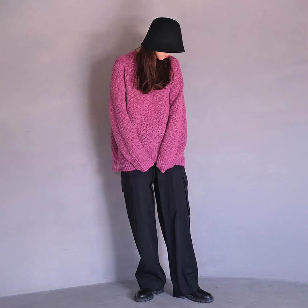 AKTEのインスタグラム：「メランジオーバーニットプルオーバー グレー/ピンク ¥10,780(tax in)  #akte #fashion #style #アクテ」