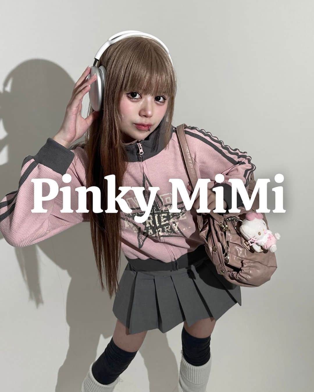米田紗英さんのインスタグラム写真 - (米田紗英Instagram)「【announcement】 NEW store『 Pinky MiMi 』がオープン♡  producer @l0v3kitty   pinky(小指)は約束、mimiは中国語で秘密を表します。小指には"自己表現の上昇"というスピリチュアル的な意味も込められています。 人と被りたくない、デザイン性溢れる服を探す女の子へ。 好きな服を着て自己表現出来るこのブランドは、私とあなただけの秘密の約束だよ。  沢山の応援よろしくお願いいたします-`📢  ｰｰｰｰｰｰｰｰｰｰｰｰｰｰｰｰｰｰｰｰｰｰｰｰｰｰｰｰｰｰｰｰｰｰｰｰ  #デイリーファッション#dleepytown#crammy#クラミー#y2k#y2kファッション#y2kfashion#グッドガール#秋冬コーデ」11月17日 19時03分 - dleepytown_official