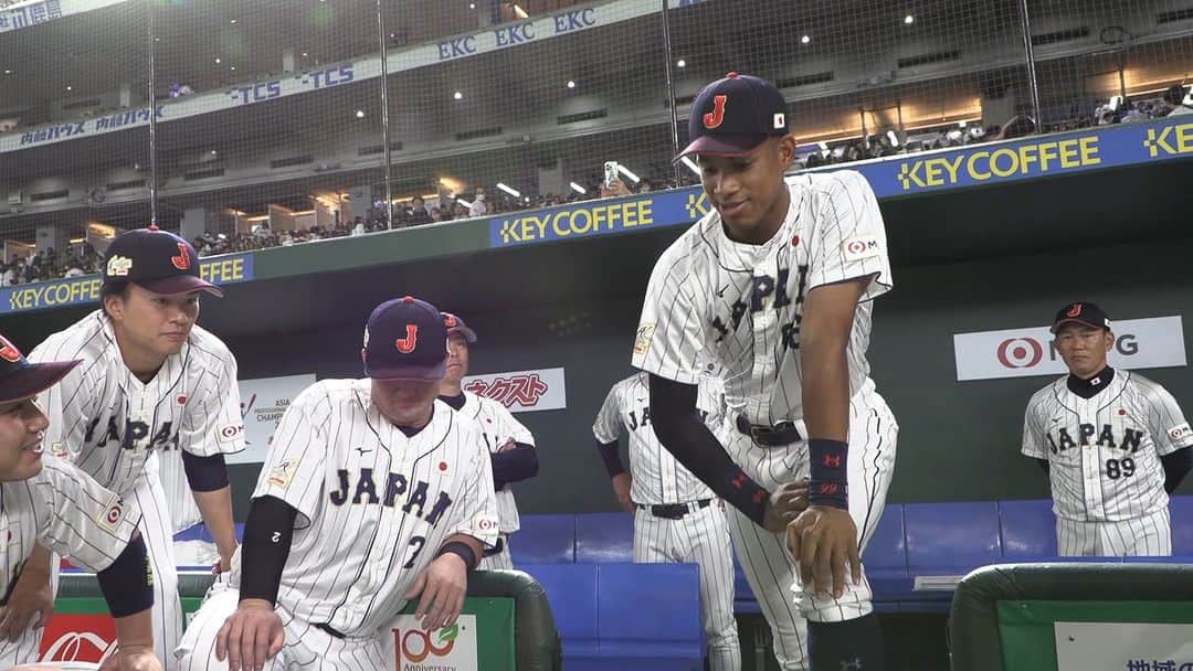 侍ジャパンのインスタグラム：「カーネクスト アジアプロ野球チャンピオンシップ2023 日本🇯🇵 vs 🇰🇷韓国  本日の円陣声出しは #万波中正 選手！  📝侍ジャパン試合速報 https://japan-baseball.jp/jp/team/topteam/score/20231117_2/  #侍ジャパン #アジチャン」