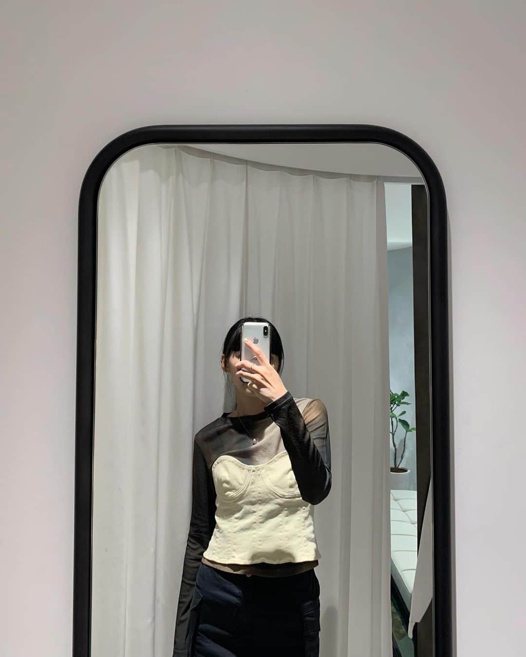のインスタグラム：「BUYMA Studioにて📍 以前から気になってた @13month_official の23awのラインナップが展示されているとの事で お邪魔してきました！  インポートブランドは普段、webで購入する事がほとんどだから こうやって実際に手に取って試せるのはすごく嬉しい👏🏻  他にもtamburins、STAND OILなども店頭に並んでましたよ♡  11/19(日)までBUYMA内の13month公式ショップで期間限定のセールも開催中みたいなので、 私もこのお得期間を利用して、試着して欲しくなったものをリアル買いしようと思います☝🏻笑  #buyma #buymastudio #buymastyle #13month」