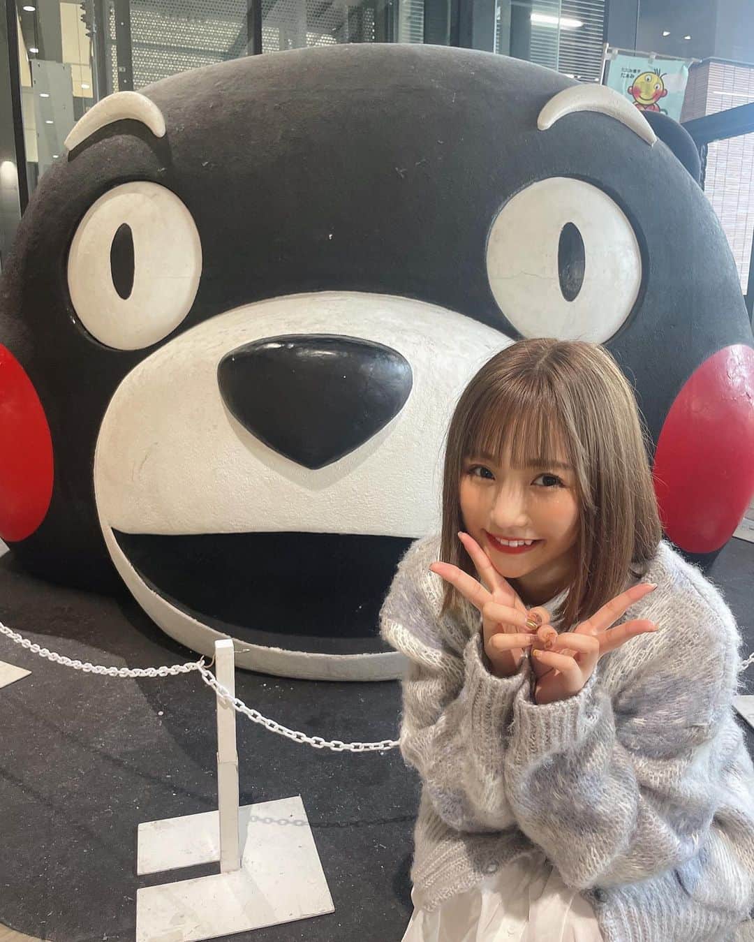 小林智絵さんのインスタグラム写真 - (小林智絵Instagram)「. . . . . . ツアー熊本公演で初熊本にまじでテンション上がりました🐻❤️❤️❤️ . . . くまモンに会えたーーっ🐻🖤❤️ . . 熊本でくまモン見つけるゲームいっぱいした^ ^笑 . . . . . #熊本 #熊本観光 #熊本旅行 #くまモン #ボブ #ボブアレンジ #ボブヘアアレンジ #イエベ #イエベメイク #イエベ秋 #イエベ秋メイク #アンジービー #andgeebee #ニットコーデ #水色コーデ #年齢逆行アイドル」11月17日 19時12分 - kobayashichie_1012