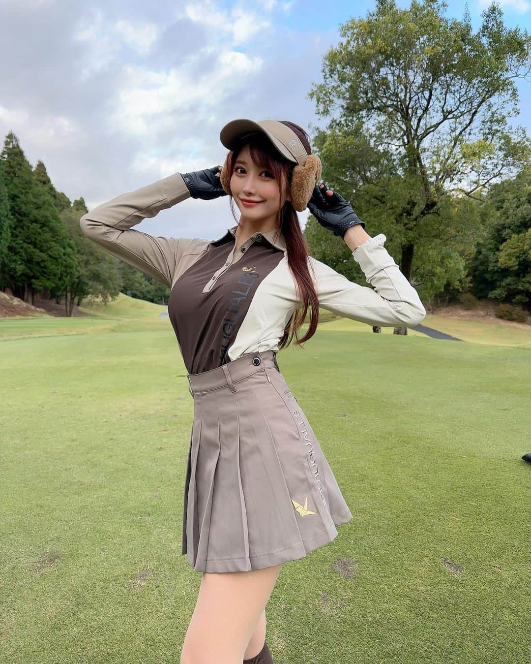 MAYUさんのインスタグラム写真 - (MAYUInstagram)「. マロンカラーコーデ🌰🤎 全身 @1piu1uguale3_golf だよん🤎 . 寒くて耳当てつきのもこもこバイザーを！🤎 耳当てがあるだけで体感温度変わるから凄いよね🥺✨ . . #ゴルフ女子#ゴルフ#ゴルフウェア#ウノピゥ#ウノピゥウノウグァーレトレ#成田ゴルフ倶楽部#golf#golfwear#golflife#golfaddict#golfcourse#1piu1uguale3#1piu1uguale3golf#japan#narita」11月17日 19時21分 - mayu.kina_golf