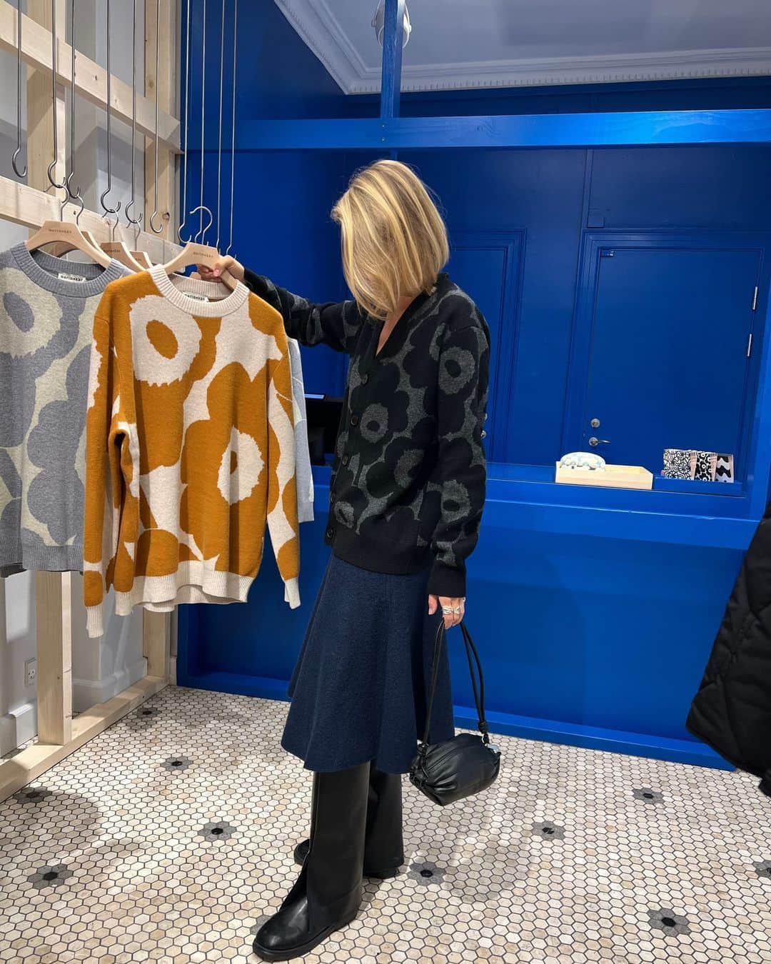 Marimekko Japanさんのインスタグラム写真 - (Marimekko JapanInstagram)「世界中のマリメッココミュニティの皆様のスタイリング投稿をシェア。マリメッコアイテムの着こなし方は自由自在。自分らしいスタイリングをぜひタグ付けして投稿してくださいね。  #marimekko #marimekkofw23 #マリメッコ #マリメッコ愛 #北欧デザイン #フィンランド #フィンランドデザイン」11月17日 19時17分 - marimekkojapan