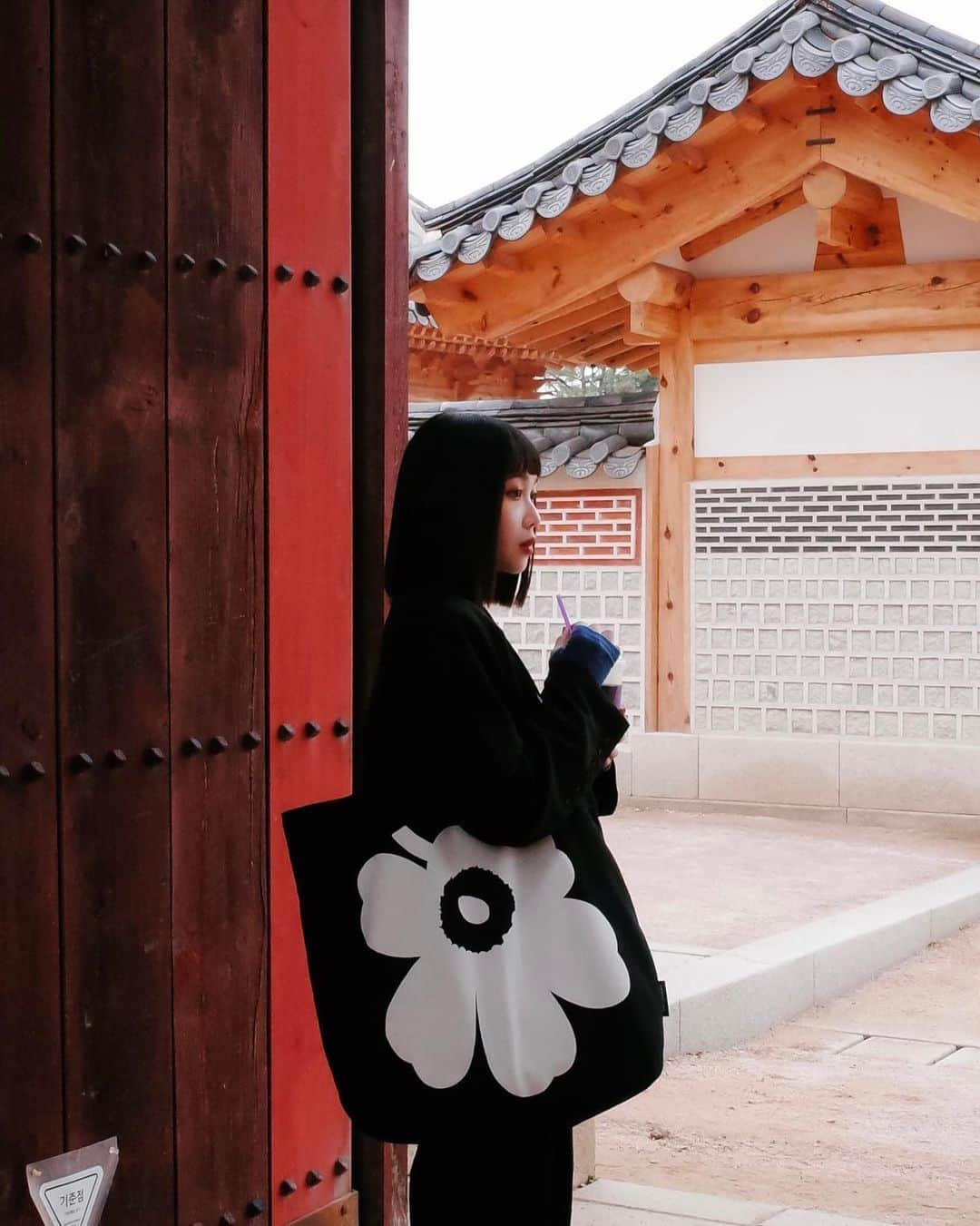 Marimekko Japanさんのインスタグラム写真 - (Marimekko JapanInstagram)「世界中のマリメッココミュニティの皆様のスタイリング投稿をシェア。マリメッコアイテムの着こなし方は自由自在。自分らしいスタイリングをぜひタグ付けして投稿してくださいね。  #marimekko #marimekkofw23 #マリメッコ #マリメッコ愛 #北欧デザイン #フィンランド #フィンランドデザイン」11月17日 19時17分 - marimekkojapan