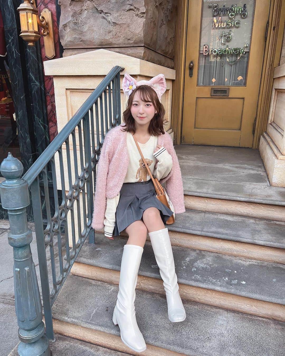 塩川莉世さんのインスタグラム写真 - (塩川莉世Instagram)「きょうは雨だったね(>_<) . . みんななにしてたの？ . . . #ディズニー #ディズニーシー #ディズニーフォトスポット #ディズニー写真部 #snidel #エピヌ #フレンチガーリー」11月17日 19時19分 - rise_shio