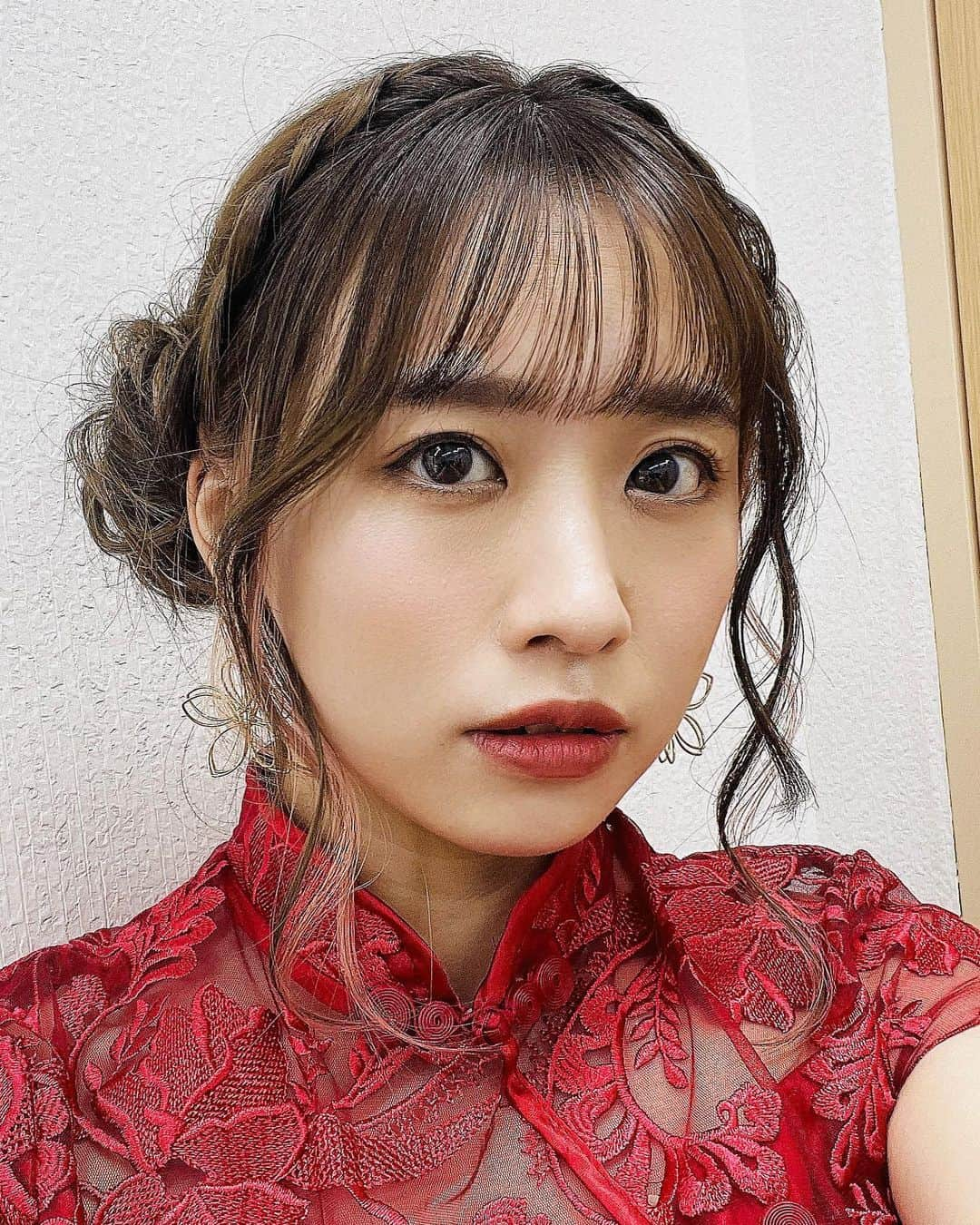 丸山奏子のインスタグラム：「本日はテンパイクイーンの収録でした！ 今年は赤チャイナ🎈」