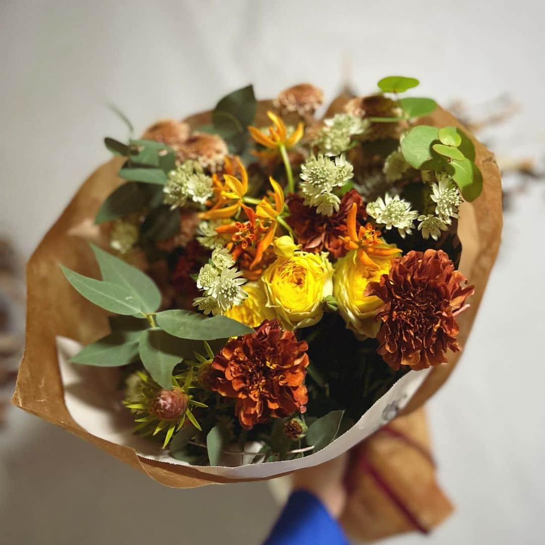 間瀬遥花のインスタグラム：「. あきいろ💐🍁 . . . #花束」