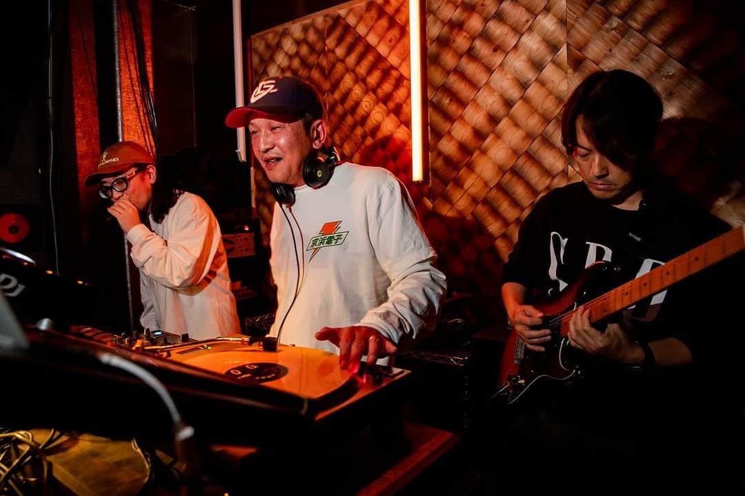 Block.fmさんのインスタグラム写真 - (Block.fmInstagram)「block.fm 12th Anniversary Road To BLOCK.FESTIVAL  4F RADIO & DJ  TCY Radio 公開生放送 ☆Taku Takahashi(m-flo) & TJO  Time For Bed公開収録 三原勇希 Guest: 渡辺志保、RUNG HYANG 11/22(火)23:00オンエア  おかもとえみのピーチクパーチク おかもとえみ Guest: ☆Taku Takahashi & TJO、MC CARDZ 11/22(火)22:00オンエア  京浜ネバーランド（ANI、セク山、KASHIF）  DJ DJ機器  Photo: AI TERADA @aiterada96  Junpei Kawahata @junpei_kawahata_photo   #blockfm #BFM12th #TCYRadio #T4B #えみピー #京浜ネバーランド #HBSTUDIO」11月17日 19時39分 - blockfm