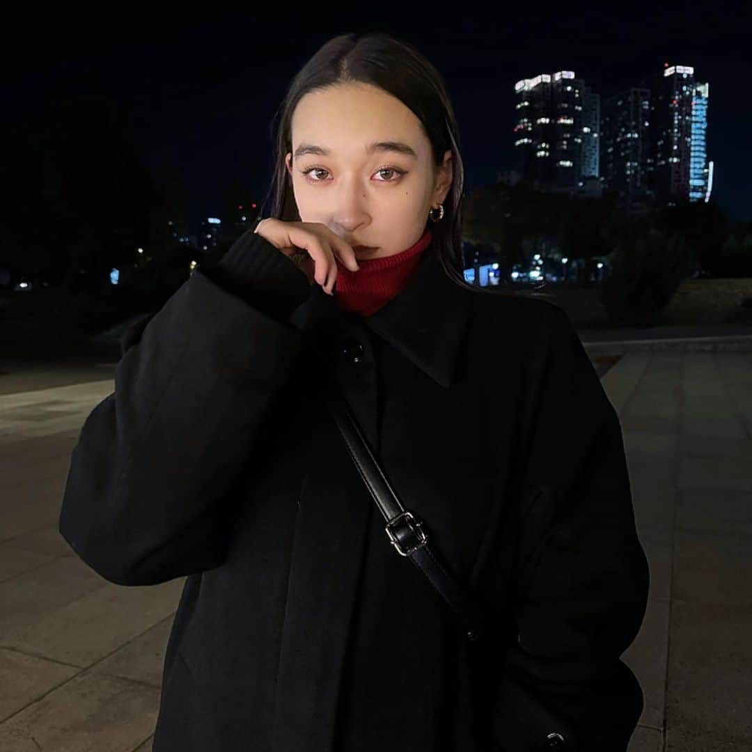 弓ライカのインスタグラム：「🖤🤍🖤🩶🖤🤍🩶🖤🩶🤍 韓国寒かったナ 🤍🖤🩶🖤🖤🩶🖤🤍🖤🤍」