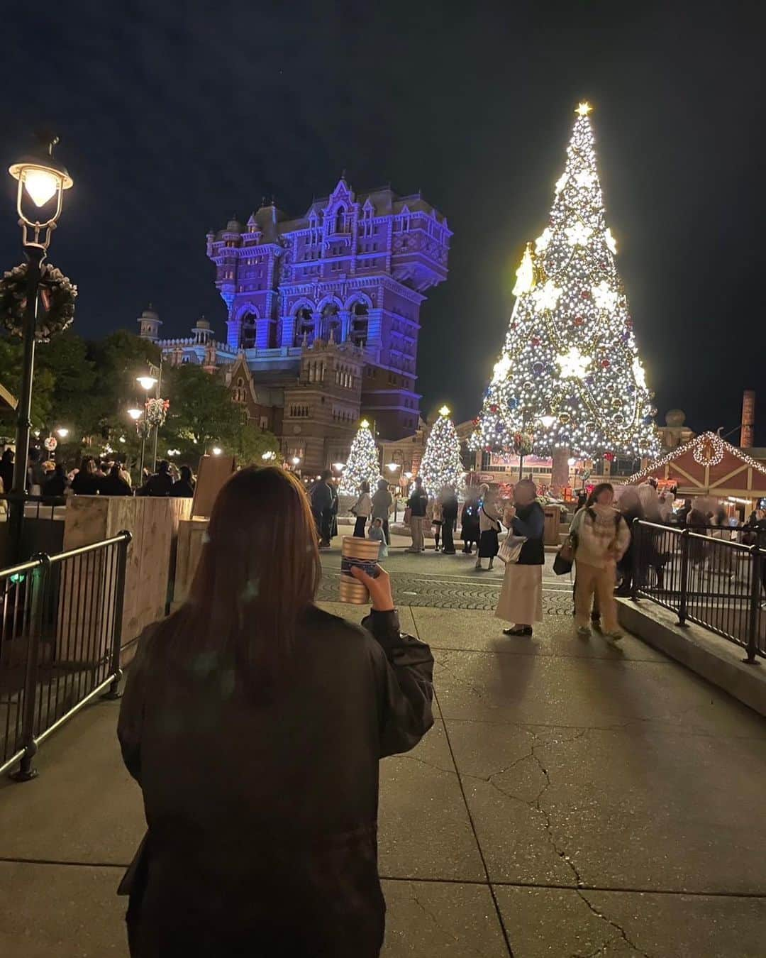 白間美瑠のインスタグラム：「🕶️🎄🎡 友達と久しぶりにディズニーシーに行ってきました🫣笑って食べて笑って乗って、また笑って食べました😂 最後まで見てね😂😂😂😂😂」