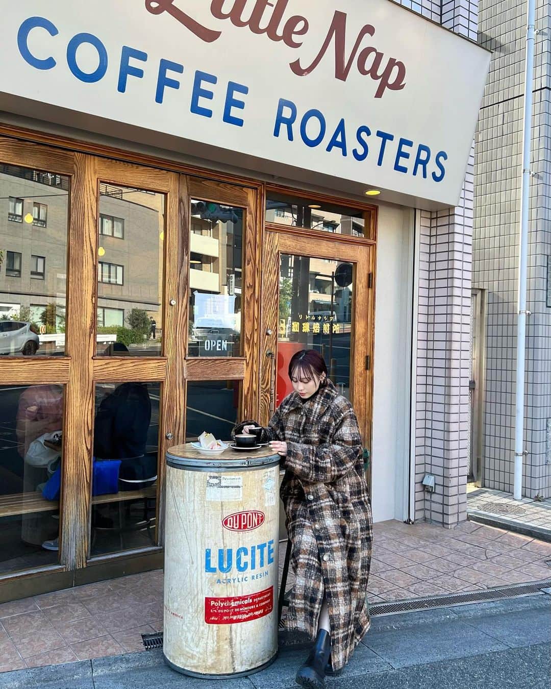 中村侑里さんのインスタグラム写真 - (中村侑里Instagram)「⁡ ⁡ 朝活day〜 ☕️ 肌寒い朝に、あったかいアウターきて テラスで飲むコーヒーに、しあわせ感じた。  大人っぽい、チェック柄が可愛い❤︎  #eim23fw #amiur」11月17日 19時38分 - moo___pii
