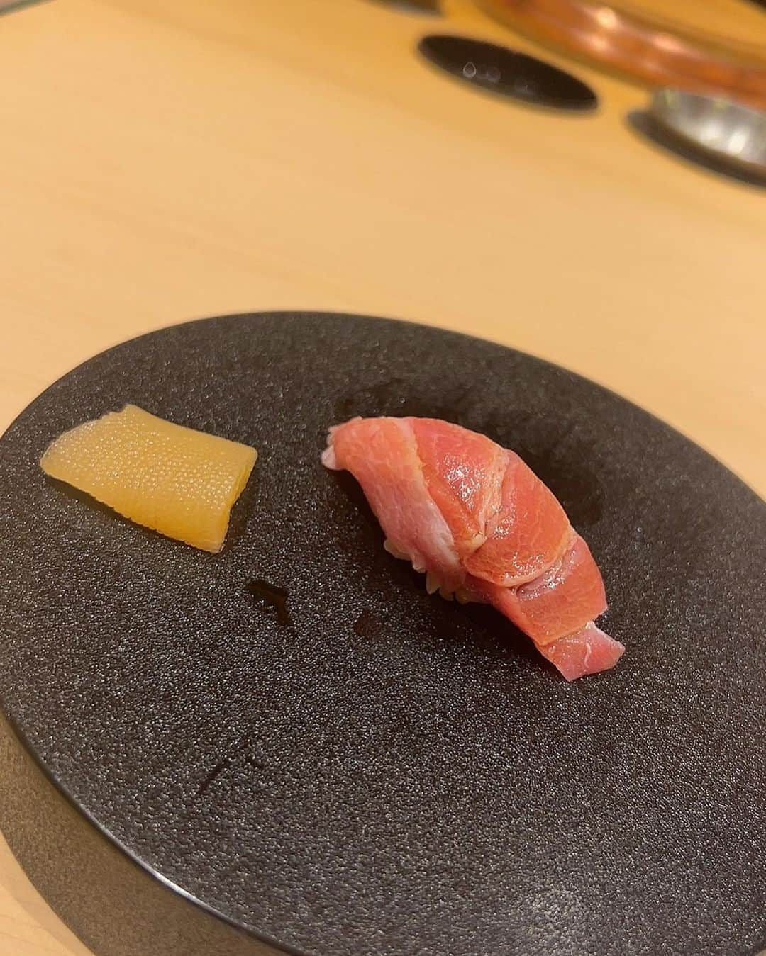 MINAMIさんのインスタグラム写真 - (MINAMIInstagram)「北海道😚 時差すぎるけど🥹 パンパシフィック大学ゴルフ選手権大会の中継MCをした後ママが北海道に来てくれて観光したよ✌️❤️ いつもゴルフ場とホテルの往復だけだったから1日観光できて嬉しかった🥰✨ めちゃくちゃ美味しいお寿司も🤤🍣 日本酒たくさん呑んでしまった🍶🫶  楽しかった🫶 プライベートでも @eyevol_official のサングラスです😆  .  #ゴルフ #ゴルフ女子 #ゴルフ男子 #スポーツ女子 # #golf #golfing #golfer #golfwear #ゴルフウェア #ゴルフコーデ #YouTube #골프 #골프여자 #高尔夫  #instagolf #ゴルフ好きな人と繋がりたい」11月17日 19時48分 - minamii_golf