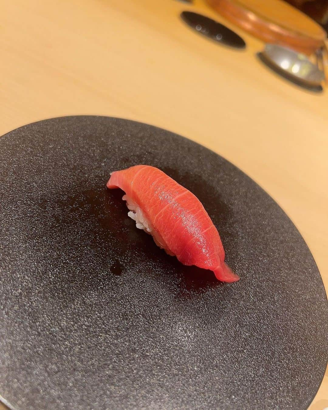 MINAMIさんのインスタグラム写真 - (MINAMIInstagram)「北海道😚 時差すぎるけど🥹 パンパシフィック大学ゴルフ選手権大会の中継MCをした後ママが北海道に来てくれて観光したよ✌️❤️ いつもゴルフ場とホテルの往復だけだったから1日観光できて嬉しかった🥰✨ めちゃくちゃ美味しいお寿司も🤤🍣 日本酒たくさん呑んでしまった🍶🫶  楽しかった🫶 プライベートでも @eyevol_official のサングラスです😆  .  #ゴルフ #ゴルフ女子 #ゴルフ男子 #スポーツ女子 # #golf #golfing #golfer #golfwear #ゴルフウェア #ゴルフコーデ #YouTube #골프 #골프여자 #高尔夫  #instagolf #ゴルフ好きな人と繋がりたい」11月17日 19時48分 - minamii_golf