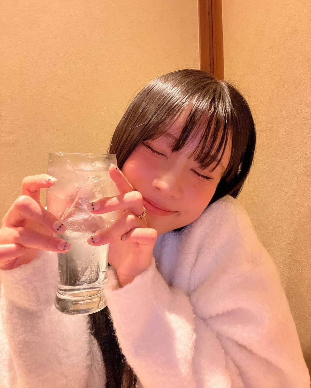 重盛さと美さんのインスタグラム写真 - (重盛さと美Instagram)「重盛ちゃんとサイダー飲むデートはいかが？🤍😽」11月17日 19時48分 - satomi_shigemori