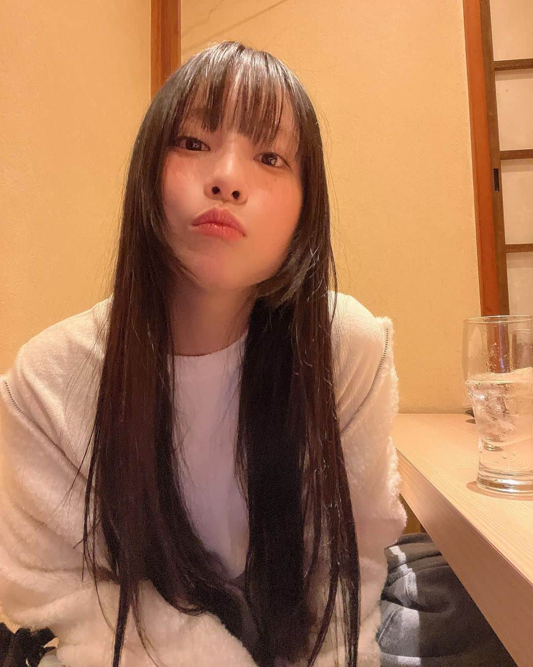 重盛さと美さんのインスタグラム写真 - (重盛さと美Instagram)「重盛ちゃんとサイダー飲むデートはいかが？🤍😽」11月17日 19時48分 - satomi_shigemori