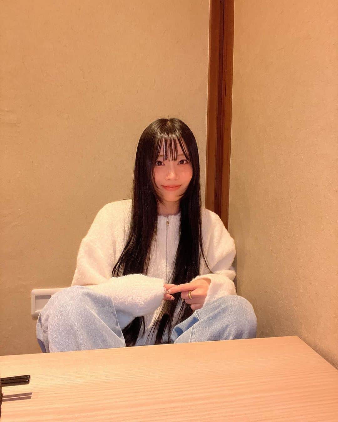重盛さと美さんのインスタグラム写真 - (重盛さと美Instagram)「重盛ちゃんとサイダー飲むデートはいかが？🤍😽」11月17日 19時48分 - satomi_shigemori