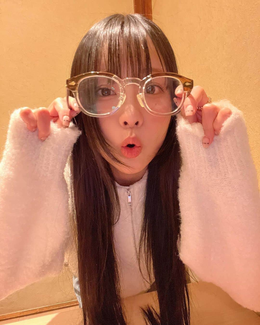 重盛さと美さんのインスタグラム写真 - (重盛さと美Instagram)「重盛ちゃんとサイダー飲むデートはいかが？🤍😽」11月17日 19時48分 - satomi_shigemori