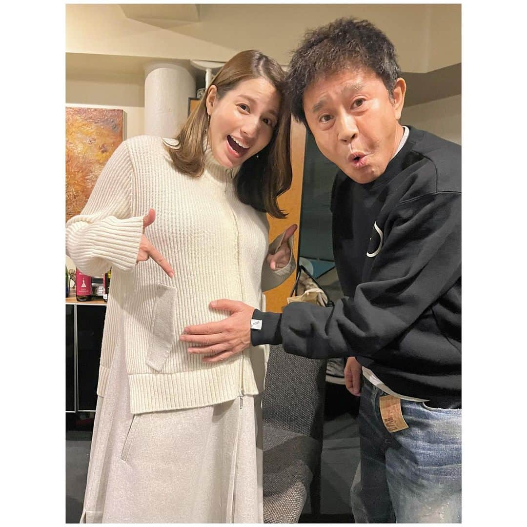 永島優美さんのインスタグラム写真 - (永島優美Instagram)「* ここ最近収録のたびにパワーを送ってもらってました😝 写真は最後のハンドパワー👐🏻🔥  気づけばジャンクも6年目💫  浜田さんがたまに言ってくださる 『お前また踊っとったな！』が 実は私がダンスをし続けるモチベーションのひとつでもありました🤣  一度ダンス動画を見てくださって以降、踊る度におすすめ動画としてしつこく登場していたそうで😂笑  浜田さん、落ち着いたらまた踊りますね💃🏻笑  #ジャンクスポーツ #浜田雅功 さん」11月17日 19時48分 - yuumi_nagashima