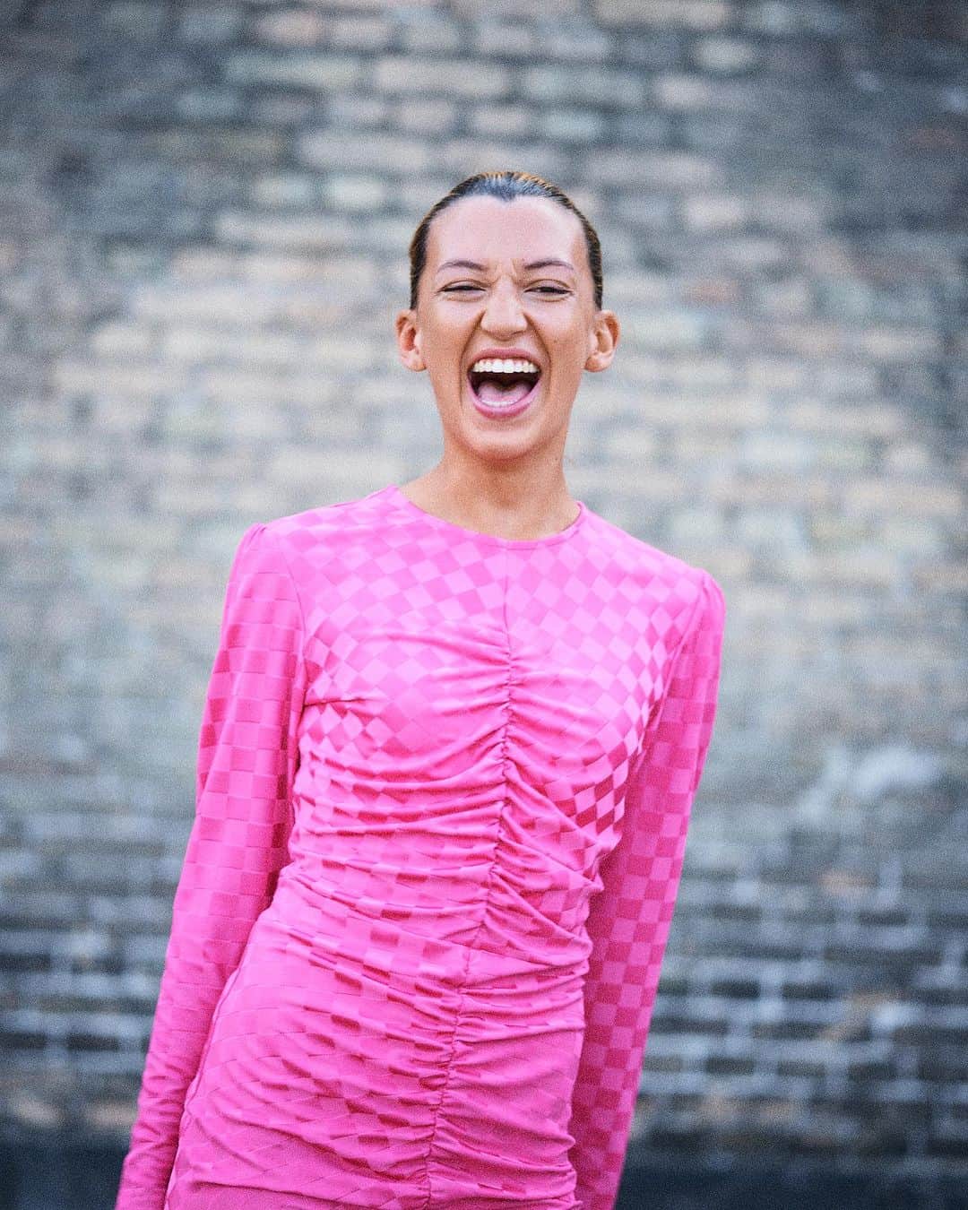 マッツノーガードのインスタグラム：「On fridays we wear pink! Get your styles at madsnorgaard.com  #madsnorgaard」