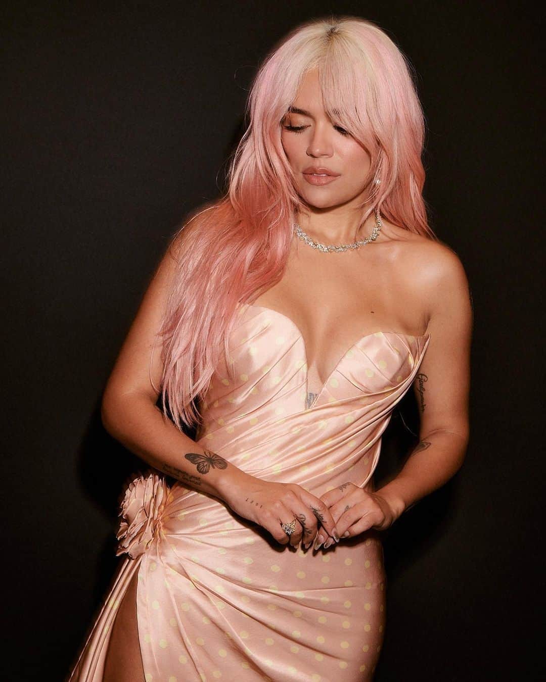 バルマンさんのインスタグラム写真 - (バルマンInstagram)「LATIN GRAMMYS Congratulations to @karolg for three wins at the @latingrammys last night in Sevilla. The singer illuminated the evening and the stage in a mesmerizing #BALMAINSS24 couture gown by @olivier_rousteing, evoking some iconic Balmain signatures, including the Pierre Balmain’s cherished polka dot and a sculptural rose detail pulled from the latest runway. #BALMAINARMY   Styled by @brettalannelson Photographed by @andresgarlujan」11月17日 19時56分 - balmain