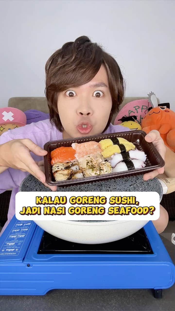そこらへん元気のインスタグラム：「Sushi Goreng🇯🇵×🇮🇩 Kalian mau coba?😂 Kalau ada ide menu combine 🇯🇵×🇮🇩 tolong tulis di kolom komentar yaaa🙏🏻  #sushigoreng #sushi #nasigoreng #indonesiajepang #japanese #japanesefood #bahasajepang #genkibanget」