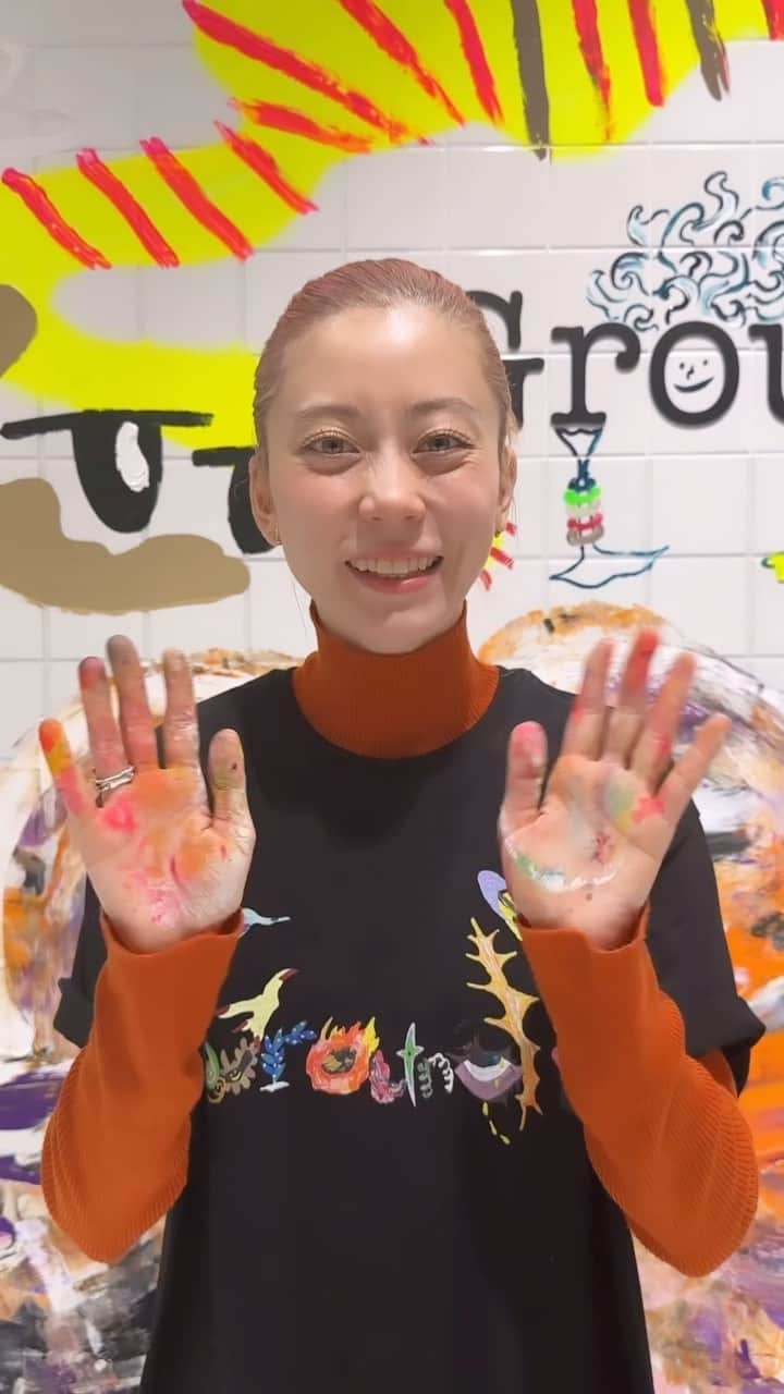 Numero TOKYOのインスタグラム：「渋谷PARCO 2FのGround YストアにてSUMIREが、ライブアートパフォーマンスを披露！  渋谷PARCO50周年に合わせた特別なプロジェクトとして、discord Yohji Yamamotoのバッグコレクションや、Ground Yとコラボレートしたコレクションから植物や生き物が描かれて構成された2種類の「Ground Y」のペインティングワークが鮮やかなTシャツも発売される。  迷いなく描かれる澄んだ絵画がGround Yストアをジャックする空間を訪れてみて！  @sumiresmile074 @ground_y_official @parco_shibuya_official  #sumire #groundy #numerotokyo  #magazine #mode #fashion #art #culture #beauty #lifestyle #people #photo #tokyo」