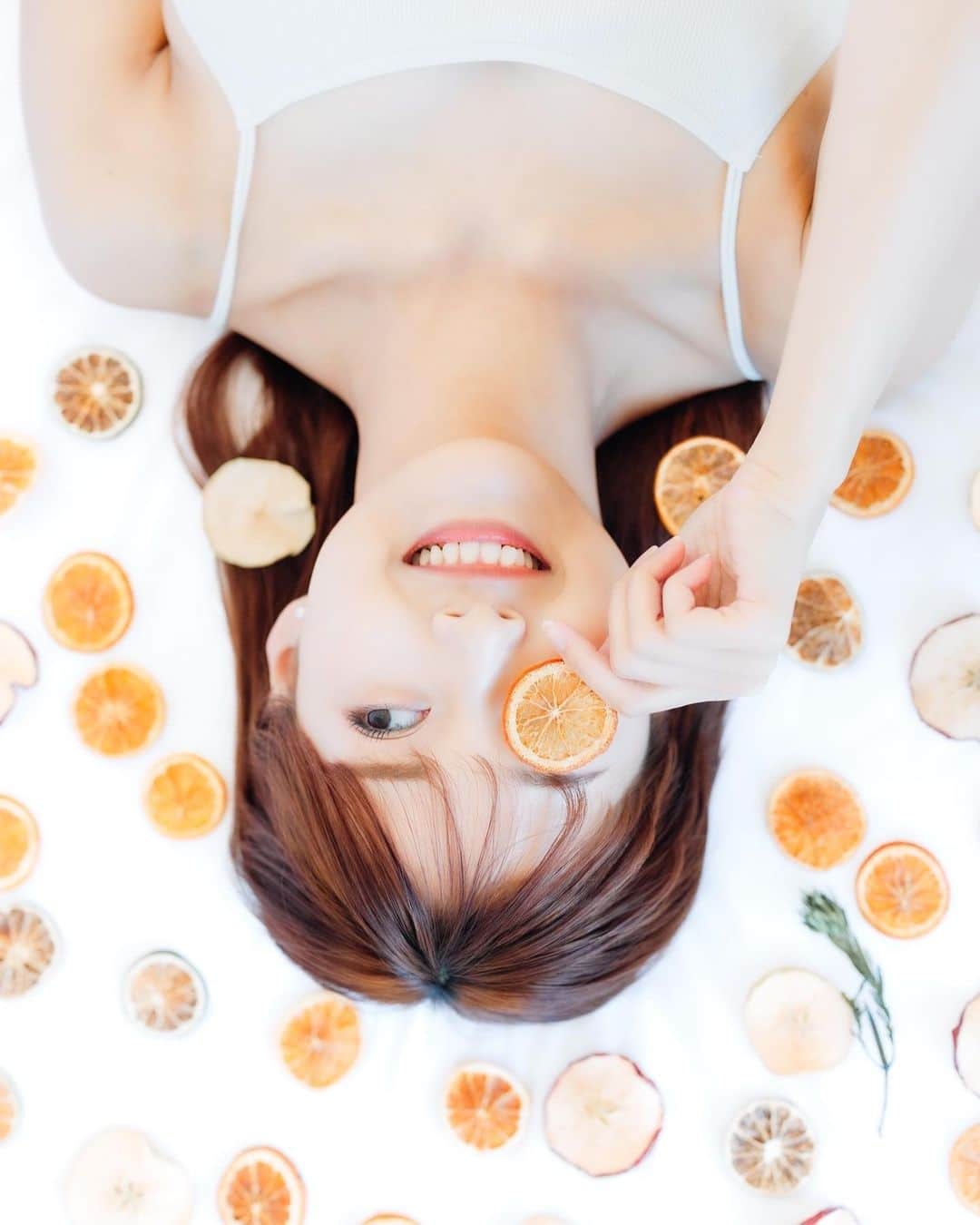 佐藤茜のインスタグラム：「🍊🍎🍐  📸 : @waaata_photo」