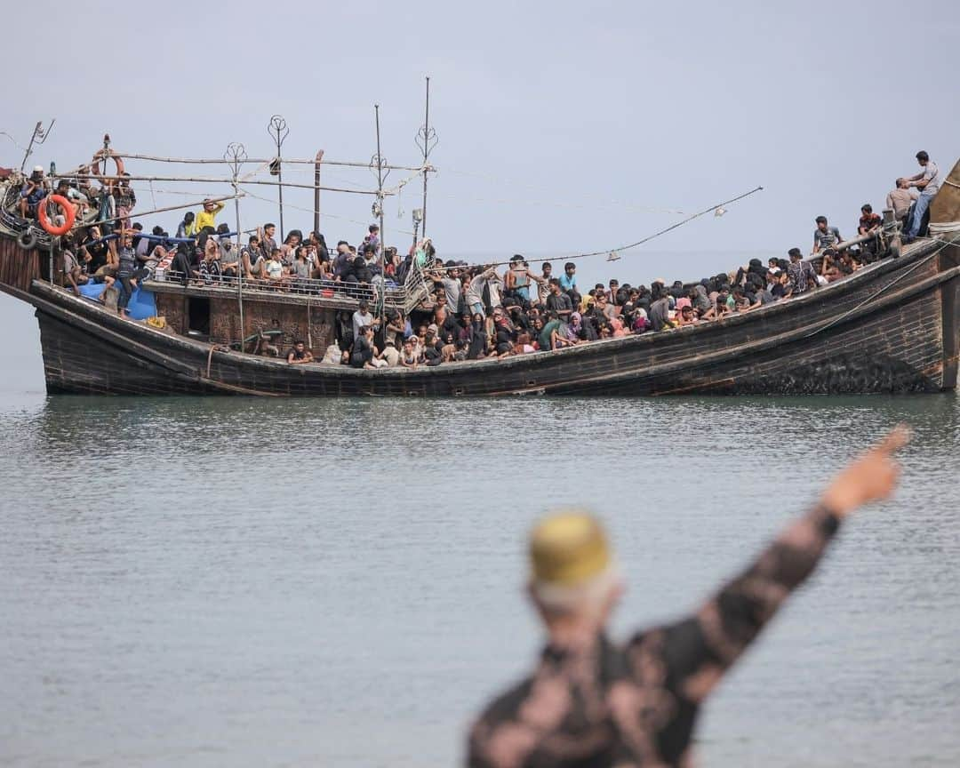 AFP通信さんのインスタグラム写真 - (AFP通信Instagram)「Boat with hundreds of Rohingya refugees spotted off Indonesia⁣ ⁣ 1- A Newly arrived Rohingya refugee walks to the beach after the local community decided to temporarily allow them to land for water and food in Ulee Madon, Aceh province on November 2023.⁣ ⁣ 2 - Newly arrived Rohingya refugees rest on the beach in Ulee Madon, Aceh province on November 2023.⁣ ⁣ 3 - Newly arrived Rohingya refugees return to a boat after the local community decided to temporarily allow them to land for water and food in Ulee Madon, Aceh province, on November 2023.⁣ ⁣ 4 - A local youth looks at a boat carrying newly arrived Rohingya refugees stranded after the nearby community decided not to allow them to land after giving them water and food in Pineung, Aceh province on November 2023.⁣ ⁣ 5 - Three Rohingya refugees try to swim to the beach as they are stranded on a boat in Pineung, Aceh province on November 2023.⁣ ⁣ 6 - Rohingya refugees react after reaching the beach by swimming as others are stranded on a boat in Pineung, Aceh province on November 2023.⁣ ⁣ 7 - A newly arrived Rohingya refugee lies on the sand after reaching the beach by swimming in Pineung, Aceh province on November 2023.⁣ ⁣ 8->9 - Newly arrived Rohingya refugees are stranded on a boat as the nearby community decided not to allow them to land after providing water and food in Pineung, Aceh province on November 2023.⁣ ⁣ 10 - A local fisherman's boat tows the boat of newly arrived Rohingya refugees to the offshore after the nearby community gave them water and food but did not allow them to land on the beach in Pineung, Aceh province on November 2023.⁣ 📷 @amandajufrian ⁣ #AFPPhoto」11月17日 20時05分 - afpphoto