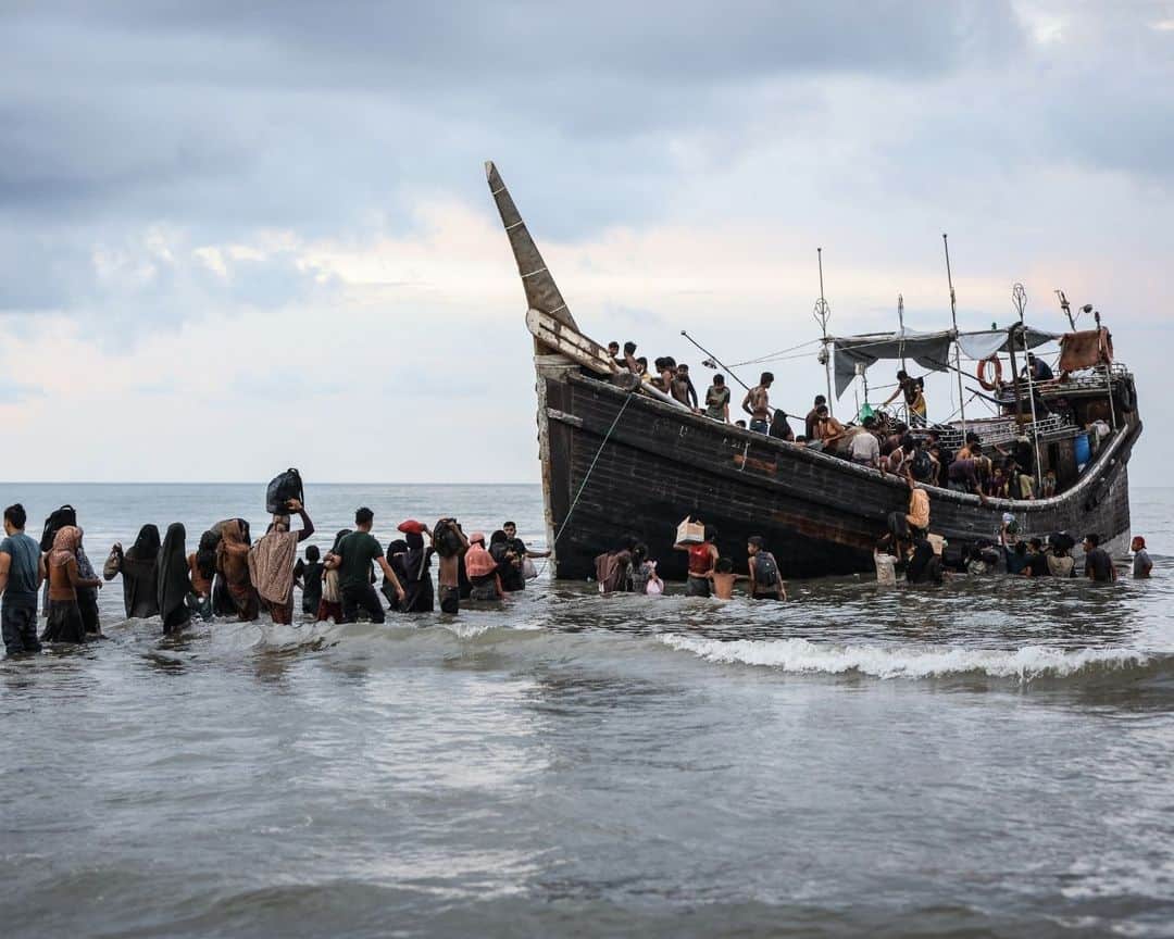AFP通信さんのインスタグラム写真 - (AFP通信Instagram)「Boat with hundreds of Rohingya refugees spotted off Indonesia⁣ ⁣ 1- A Newly arrived Rohingya refugee walks to the beach after the local community decided to temporarily allow them to land for water and food in Ulee Madon, Aceh province on November 2023.⁣ ⁣ 2 - Newly arrived Rohingya refugees rest on the beach in Ulee Madon, Aceh province on November 2023.⁣ ⁣ 3 - Newly arrived Rohingya refugees return to a boat after the local community decided to temporarily allow them to land for water and food in Ulee Madon, Aceh province, on November 2023.⁣ ⁣ 4 - A local youth looks at a boat carrying newly arrived Rohingya refugees stranded after the nearby community decided not to allow them to land after giving them water and food in Pineung, Aceh province on November 2023.⁣ ⁣ 5 - Three Rohingya refugees try to swim to the beach as they are stranded on a boat in Pineung, Aceh province on November 2023.⁣ ⁣ 6 - Rohingya refugees react after reaching the beach by swimming as others are stranded on a boat in Pineung, Aceh province on November 2023.⁣ ⁣ 7 - A newly arrived Rohingya refugee lies on the sand after reaching the beach by swimming in Pineung, Aceh province on November 2023.⁣ ⁣ 8->9 - Newly arrived Rohingya refugees are stranded on a boat as the nearby community decided not to allow them to land after providing water and food in Pineung, Aceh province on November 2023.⁣ ⁣ 10 - A local fisherman's boat tows the boat of newly arrived Rohingya refugees to the offshore after the nearby community gave them water and food but did not allow them to land on the beach in Pineung, Aceh province on November 2023.⁣ 📷 @amandajufrian ⁣ #AFPPhoto」11月17日 20時05分 - afpphoto