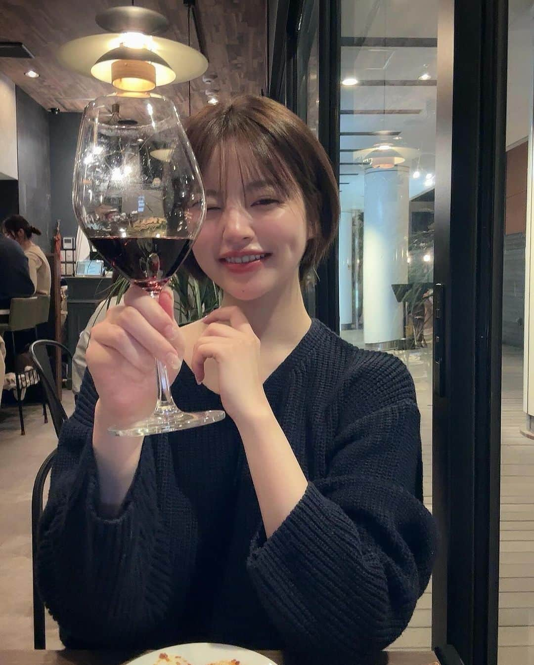 小森ほたるさんのインスタグラム写真 - (小森ほたるInstagram)「サウナ後のワインが最高だった日🍷🌙 サウナ効果とすっぴんのせいでこの後とんでもなく顔赤くなりました笑🍎」11月17日 19時58分 - hotaru_komori