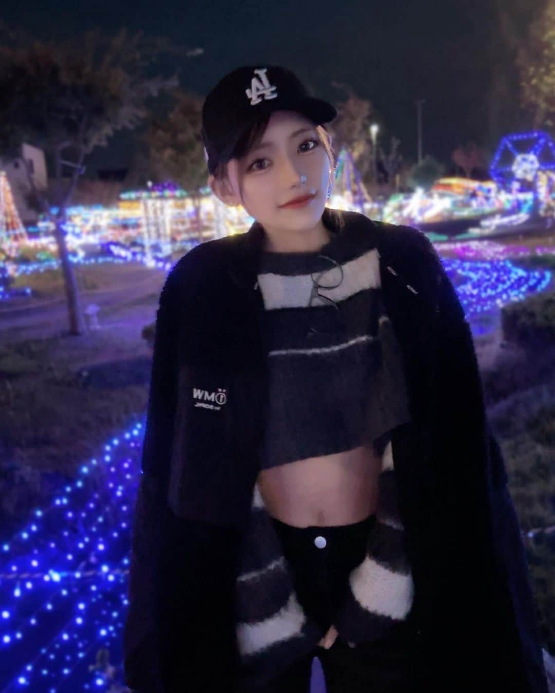 YUINAのインスタグラム：「ちょいイルミ♡♡  もう冬だね❄⛄🎿🏂  みんなイルミネーションどこ行くの〜？？💭」
