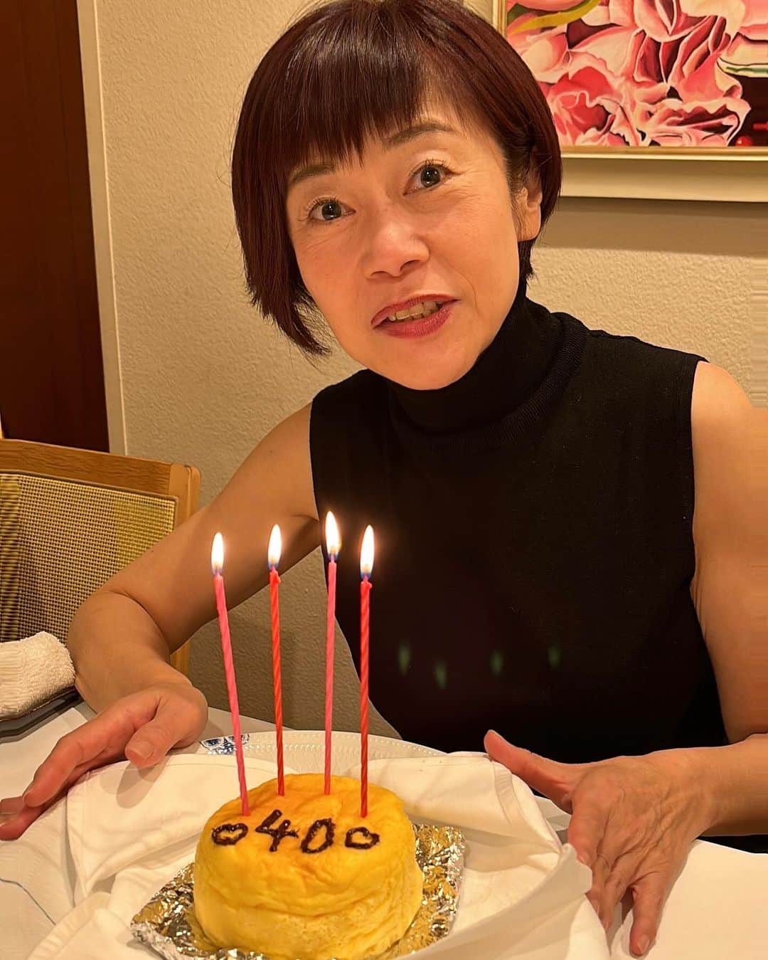 神野美伽さんのインスタグラム写真 - (神野美伽Instagram)「11月17日  みなさん こんばんは  昨晩、 40周年のコンサートが無事に終わったお祝いを、長年の知人にしていただきました。  私の大好きな「西洋料理　島」さんで、 弊社TOI  LA  VIEのスタッフもみんな一緒に。  なんて有難いことでしょう。 心から感謝です。  オーナーシェフと奥様にもいつも良くしていただき、大阪の公演まで観に来ていただいたりしています。  沢山の皆さんに大事にして来ていただいたことを痛感する毎日です。  本当に、有難うございます。  #西洋料理島　#ステーキ　#TOILAVIE」11月17日 19時59分 - mika_shinno_japan