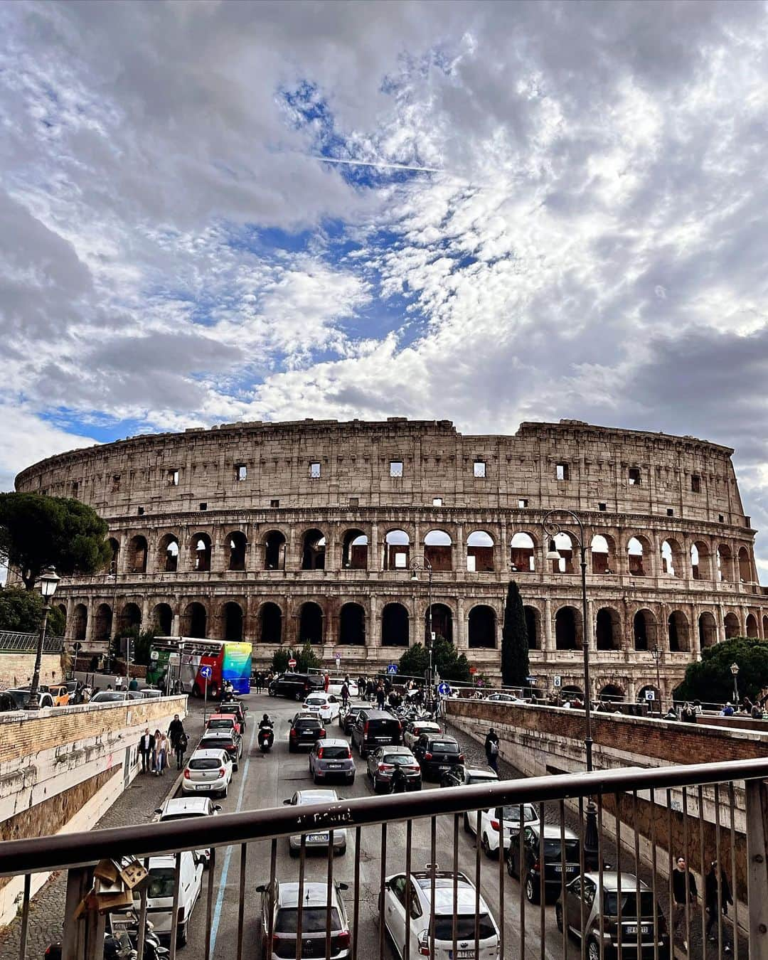 伊藤愛梨さんのインスタグラム写真 - (伊藤愛梨Instagram)「I went to see the Colosseum. People in the past were cruel😱 コロッセオを見に行きました。昔の人は残酷だったね😱 ⁡ ⁡ ⁡ ⁡ #snidel #epine #darich #冬服#冬コーデ　 #코스플레이어　#코스프레　#그라비아 아이돌　#그라비아　 #japanesefashion 　#ホワイトブロンド　  #マルタ　#Malta #マルタ留学　#イタリア　#イタリア観光　#Italia #コロッセオ　#Colosseum」11月17日 20時00分 - ilovely1007_