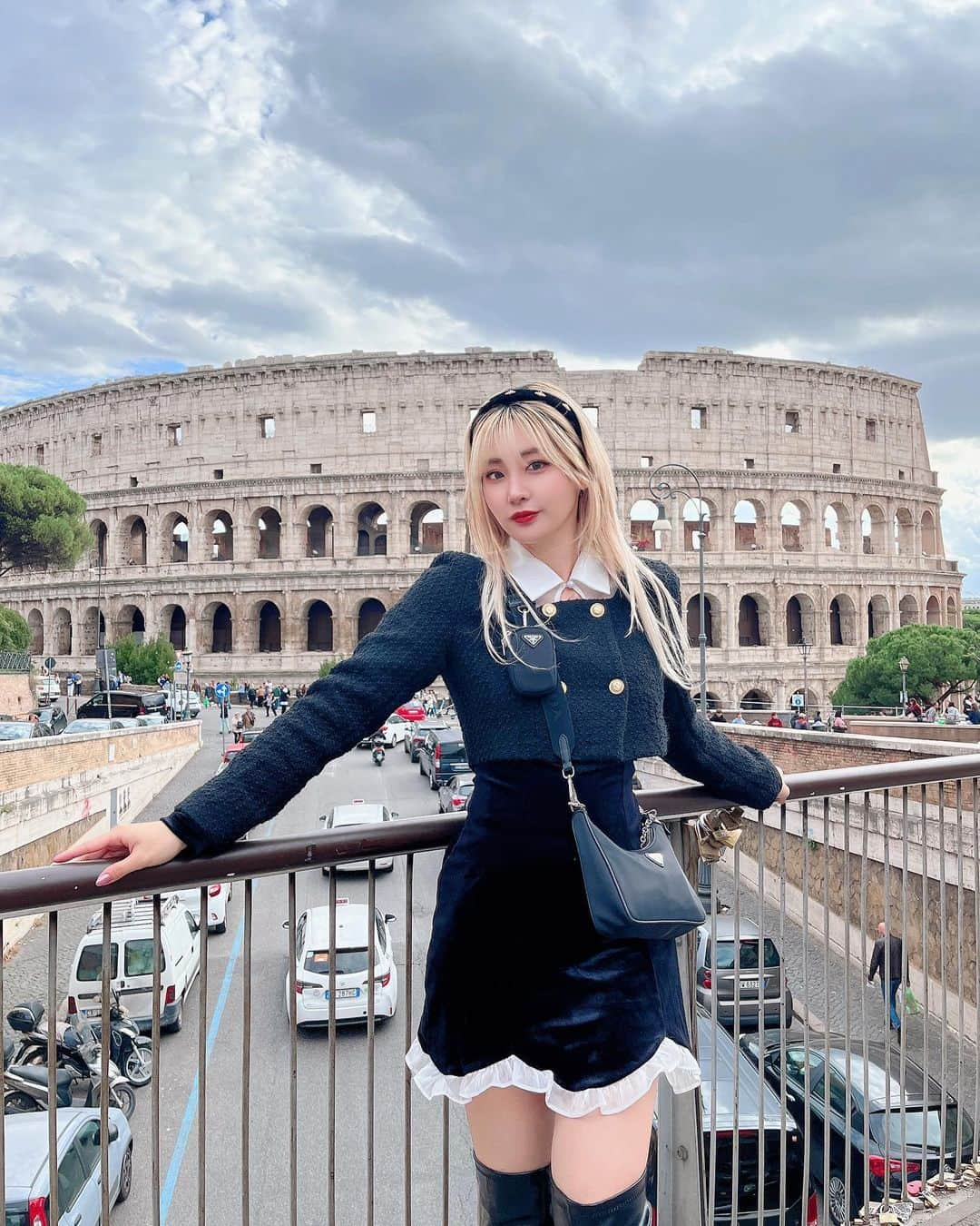 伊藤愛梨さんのインスタグラム写真 - (伊藤愛梨Instagram)「I went to see the Colosseum. People in the past were cruel😱 コロッセオを見に行きました。昔の人は残酷だったね😱 ⁡ ⁡ ⁡ ⁡ #snidel #epine #darich #冬服#冬コーデ　 #코스플레이어　#코스프레　#그라비아 아이돌　#그라비아　 #japanesefashion 　#ホワイトブロンド　  #マルタ　#Malta #マルタ留学　#イタリア　#イタリア観光　#Italia #コロッセオ　#Colosseum」11月17日 20時00分 - ilovely1007_