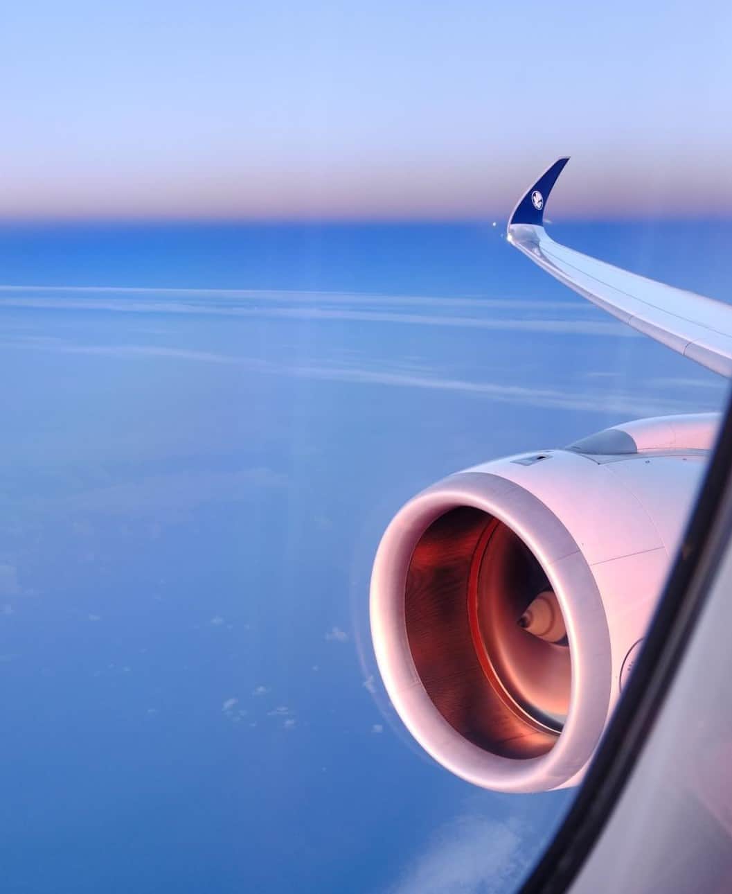 エールフランスのインスタグラム：「Heading for the next destination☁️  📸@mjv.aviation   #airfrance #travel #avgeek」