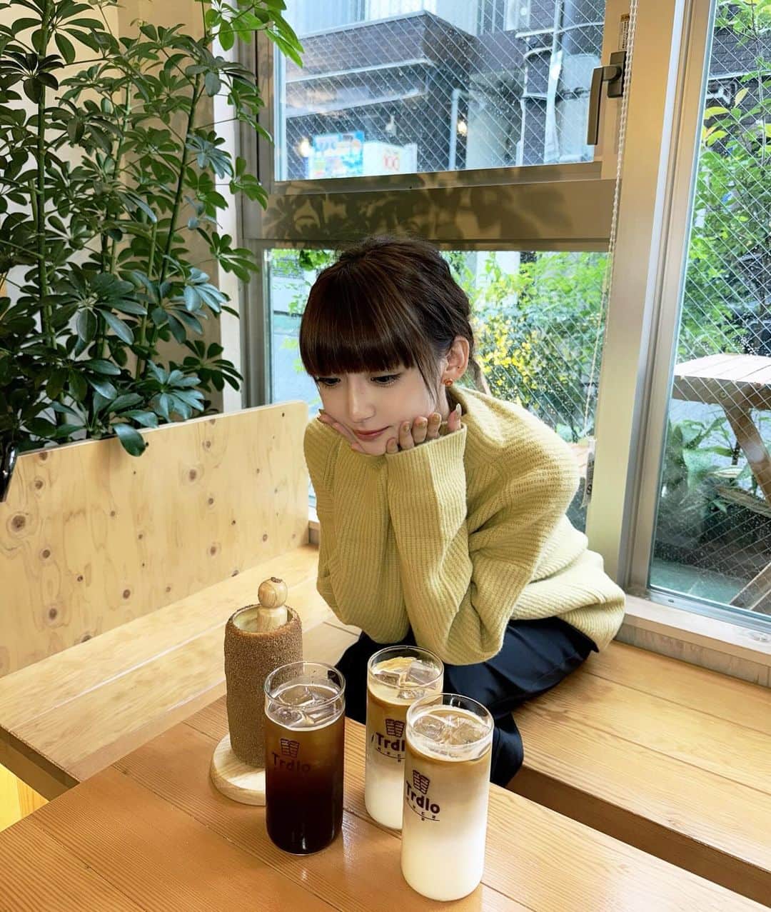 荻野由佳のインスタグラム：「カフェ！！！  3つ飲んでないよ！！🤣🤣 @trdlo_tokyo」