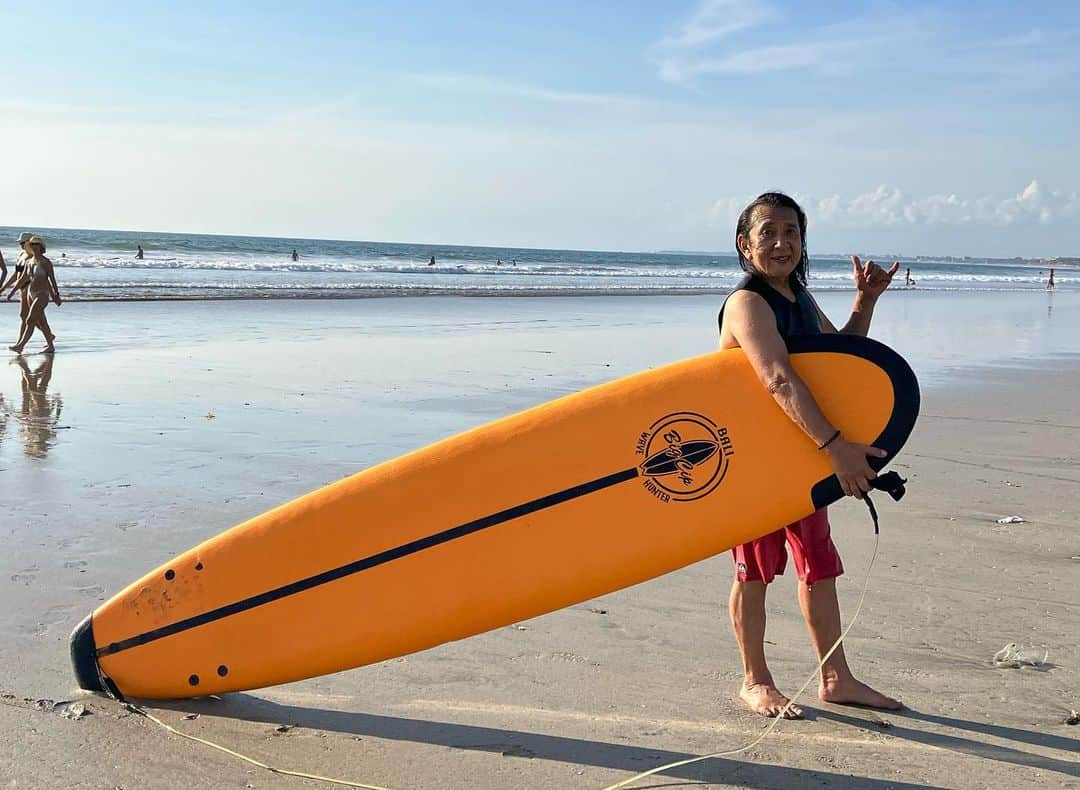 Ken Harakumaさんのインスタグラム写真 - (Ken HarakumaInstagram)「Kuta Beach❣️ Surfing Lesson. 皆さんうまく波に乗れましたー❤️❤️❤️ 🌊🌊🌊🏄🏄‍♀️🏄‍♂️ @international_yoga_center  #kutabeach  #surfing  #ヨガ  #アシュタンガヨガ  #kenharakuma  #ケンハラクマ先生  #ケンハラクマ」11月17日 20時02分 - kenharakuma