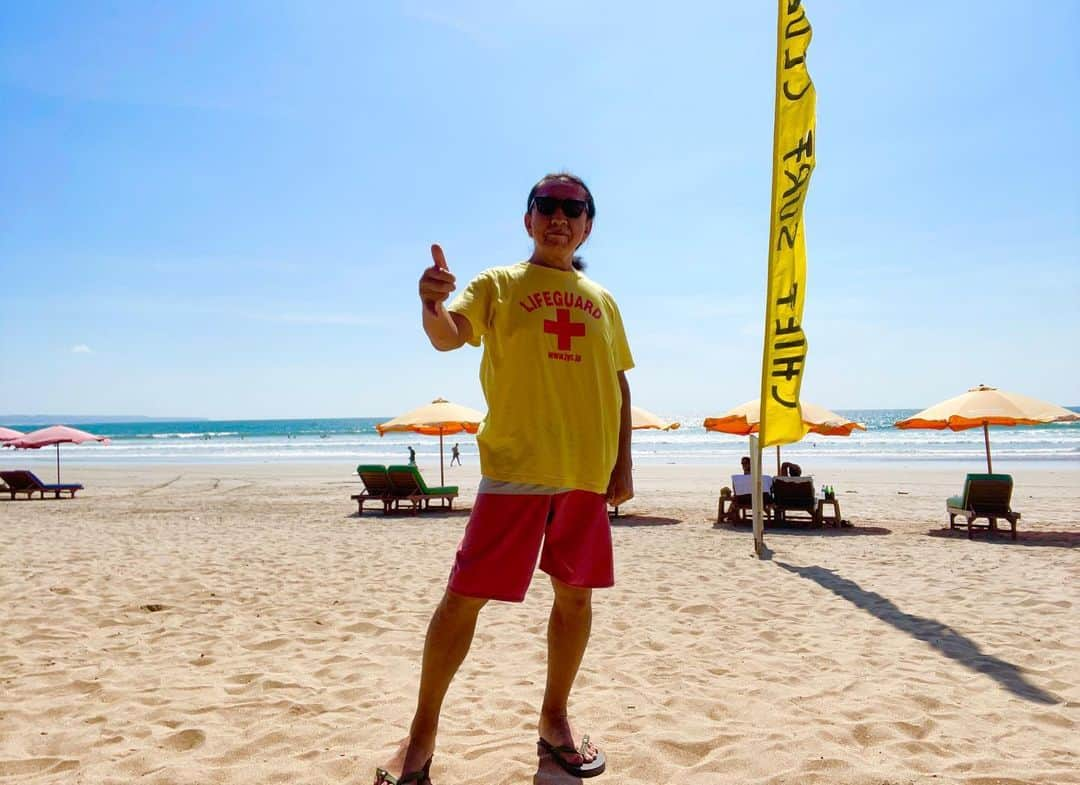 Ken Harakumaのインスタグラム：「Kuta Beach❣️ Surfing Lesson. 皆さんうまく波に乗れましたー❤️❤️❤️ 🌊🌊🌊🏄🏄‍♀️🏄‍♂️ @international_yoga_center  #kutabeach  #surfing  #ヨガ  #アシュタンガヨガ  #kenharakuma  #ケンハラクマ先生  #ケンハラクマ」