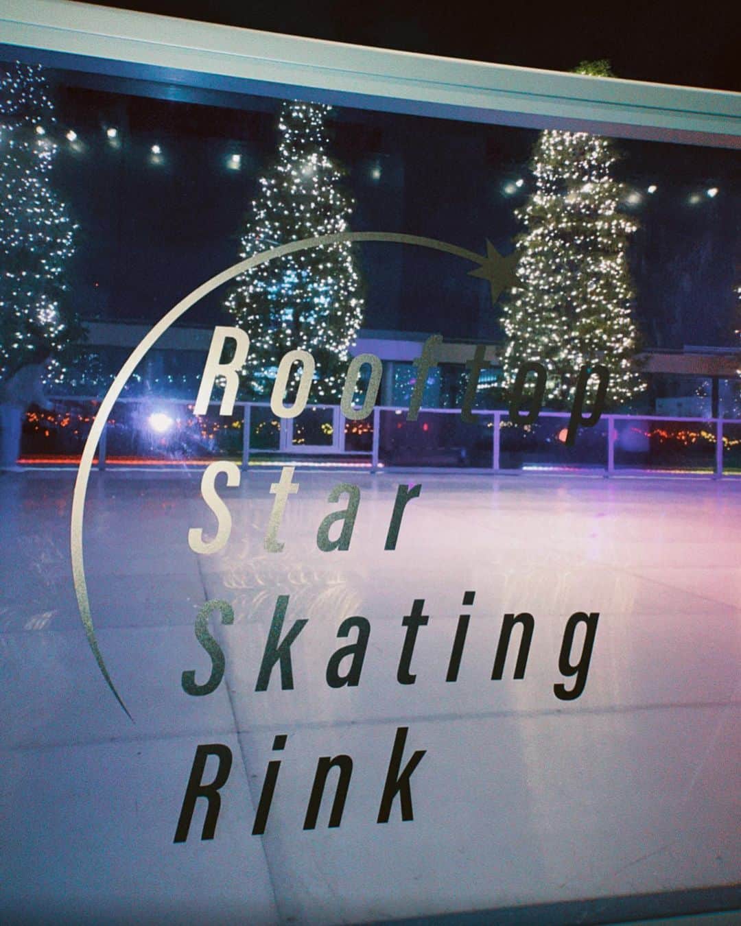 honoka さんのインスタグラム写真 - (honoka Instagram)「#PR  GINZA SIXの屋上スケートリンクに行ってきたよ⛸️💞 めちゃくちゃ可愛くて 冬を満喫できる最高の空間でした❄️  お買い物してさらに 遊べるって幸せだよね🤭🎄  今日から来年1月21日までやってるみたいだよー！ みんなも行ってみてね🫶  #GINZASIXxME #RooftopStarSkatingRink」11月17日 20時07分 - honoka_lol