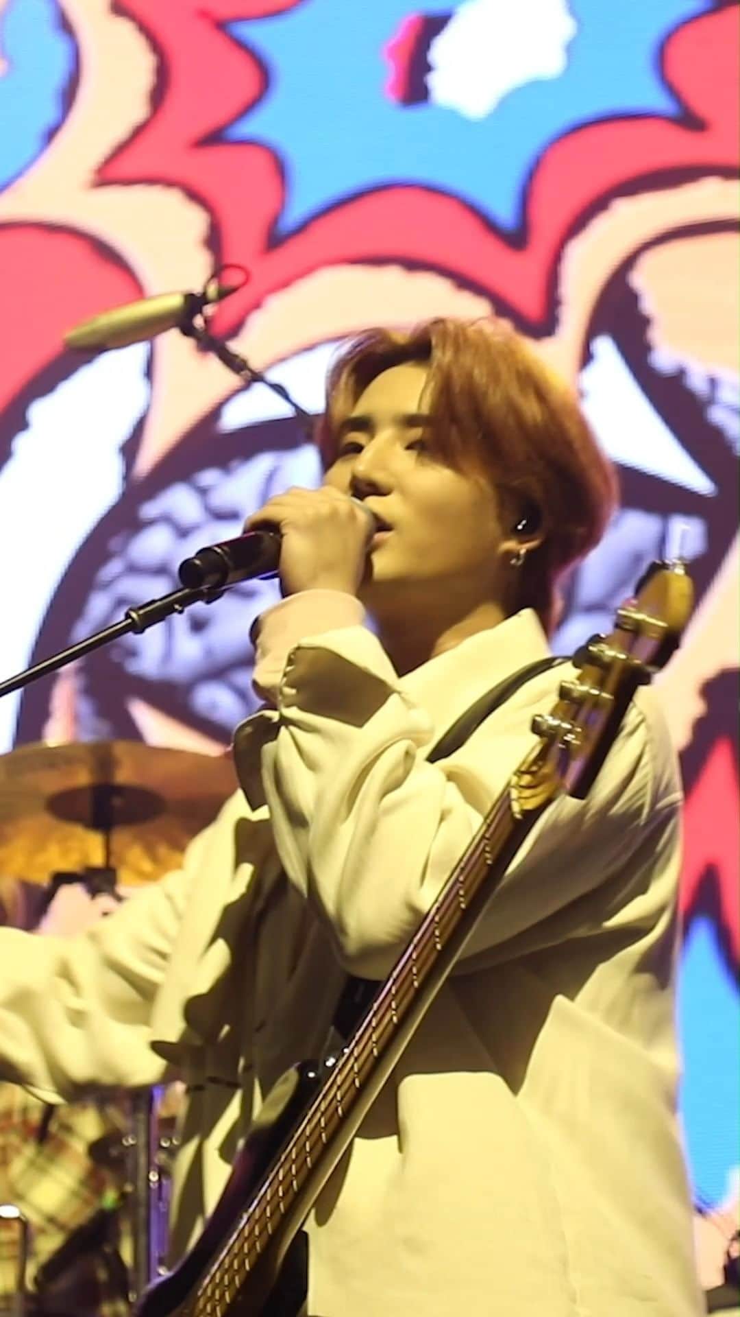DAY6のインスタグラム：「[LIVE CAM] Young K - 완전 멋지잖아 (Rap Part) @ 2019 2ND WORLD TOUR 'GRAVITY'  #DAY6 #데이식스 #YoungK #완전_멋지잖아  @from_youngk」