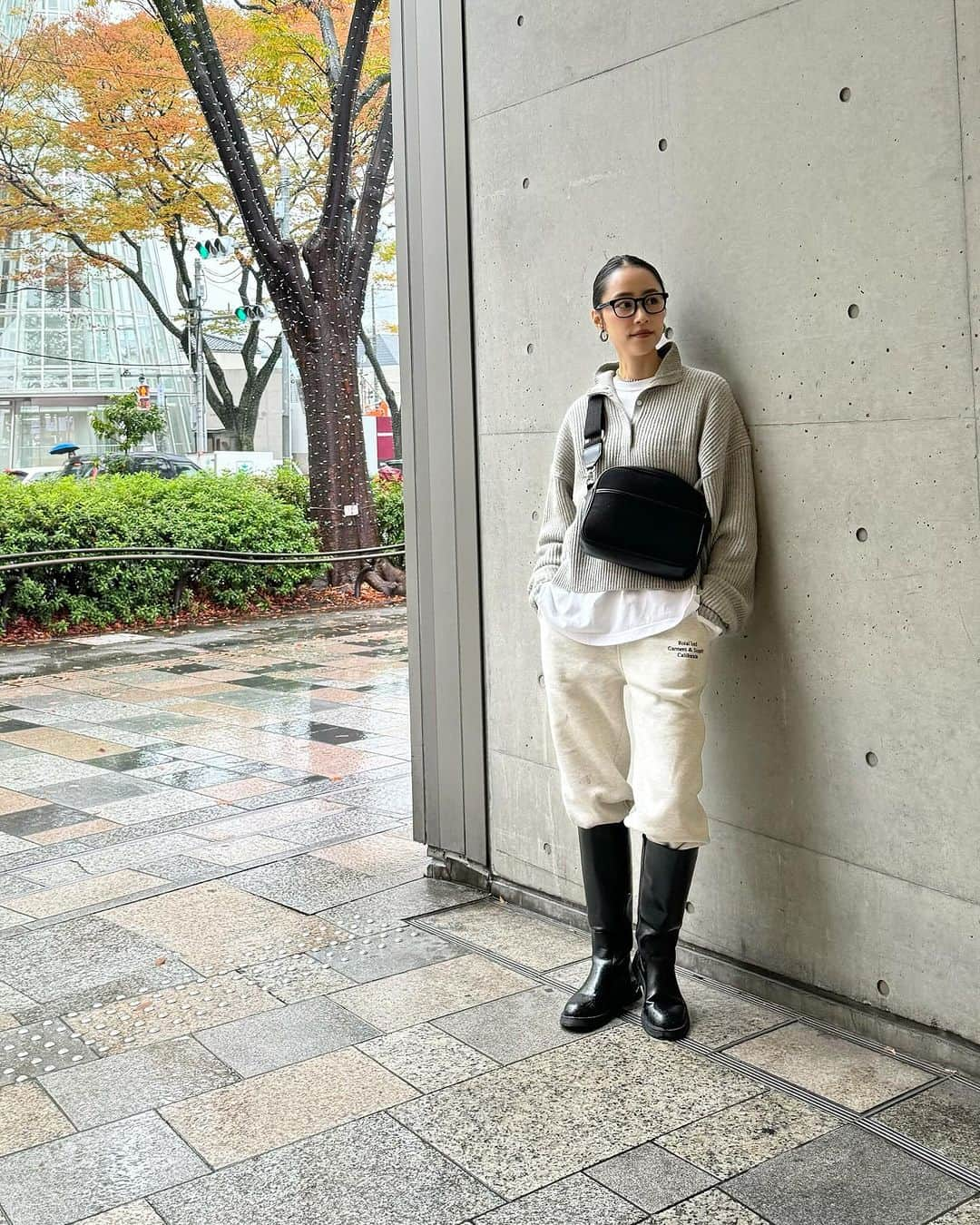 Rienaさんのインスタグラム写真 - (RienaInstagram)「・ 今日も展示会へ  @blackbymoussy_official のニットが今日の気温にベストだった✨  家を出る時大雨だったからブーツ必須🥴☔️  今日も楽しい一日でした♪  #Riena#展示会」11月17日 20時12分 - riena0809