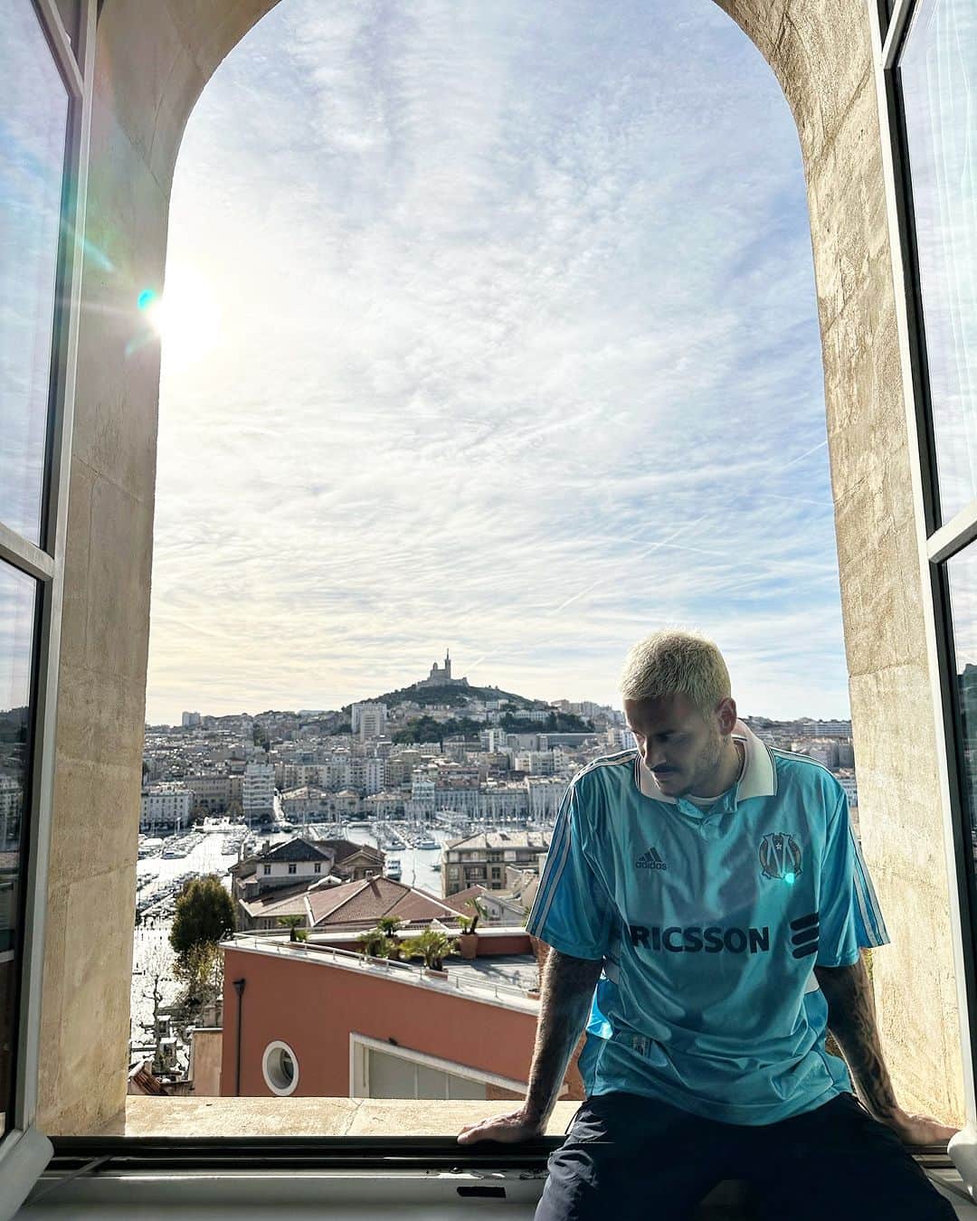 エム・ポコラのインスタグラム：「CLASSIC. À ce soir Marseille 🙌🏼」