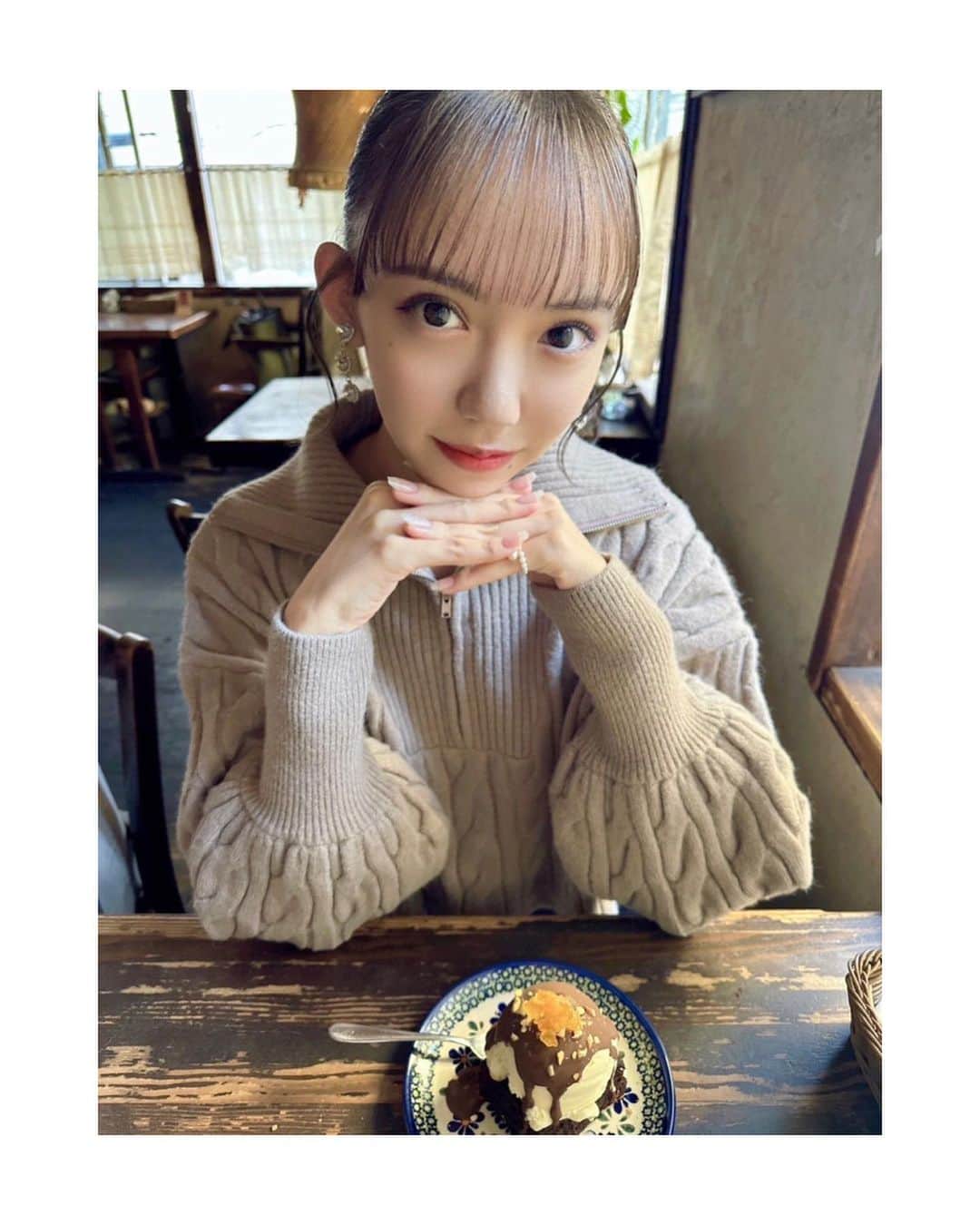 川瀬あやめ（ukka）さんのインスタグラム写真 - (川瀬あやめ（ukka）Instagram)「・ お休みの日にゆっくりカフェでお話する時間幸せすぎ！！ 余裕で3時間は喋っちゃうの私あるある😁  #ロジェカフェ #恵比寿カフェ #ブラウニー #ポニーテール #川瀬あやめ #ukka」11月17日 20時20分 - ayame_kawase