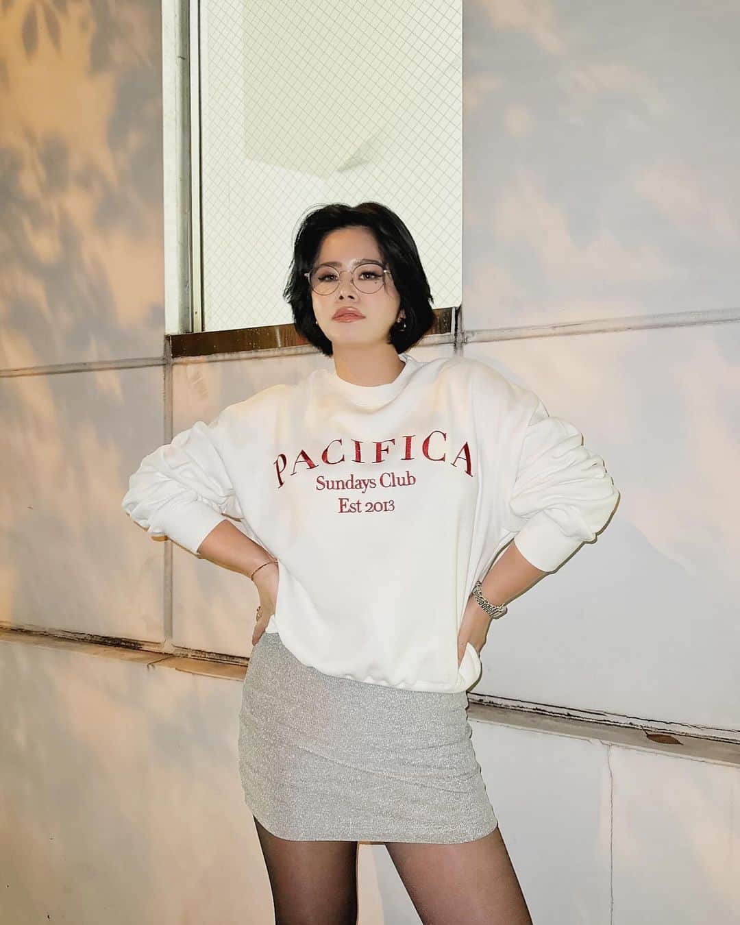 金子若菜のインスタグラム：「⠀ ライブコマース終わったら、 着てた服のDM沢山頂いていたので、 全身載せちゃう〜 @evris_official   スウェットもスカートも12月発売だぜ。 普通に可愛い過ぎるから、リアル購入予定だにょ。 社販お願いする(え)  ⠀ さてさて、 今週も本当にお疲れ様でした、俺ら。 本当、俺ら最高だぜ。  #EVRIS」