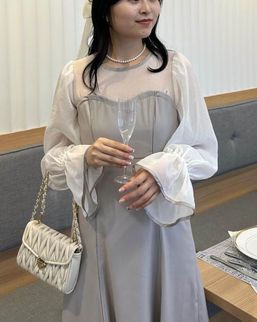 archives_officialのインスタグラム：「【 OCCASION ONE PIECE】 \\ 特別な日に、特別な一着を // 結婚式へのお呼ばれやディナーは いつもの自分とちょっと雰囲気を変えて… ⁡ ドレスアップしたい日に最適な オケージョンワンピースをご紹介💐 ⁡ ⁡ 🏷️ デコルテ切替パイピングワンピース price:¥9,900 color:gray/black ⁡ 🏷️ シアーブラウス×ＪＱキャミワンピースｓｅｔ price:¥10,450 color:blue/black ⁡ 🏷️ シアーチェックバックシャンキャミワンピース price:¥8,910 color:ivory/brown/black ⁡ 　　　 PMboxにて オケージョンワンピースの特集ページ公開中📢💓 ⁡ ⁡ ▶︎画像をタップしてショッピングしていただけます🛒※商品リンクの反映には時間がかかる場合があります。予めご了承下さい。 ⁡ 　 ⁡ @archives__official ⁡ ⁡ ⁡ #アルシーヴ#archives#オケージョン#オケージョンワンピース#お呼ばれコーデ#ワンピースコーデ#オケージョンコーデ#アウターコーデ#フェミニン#大人かわいい」