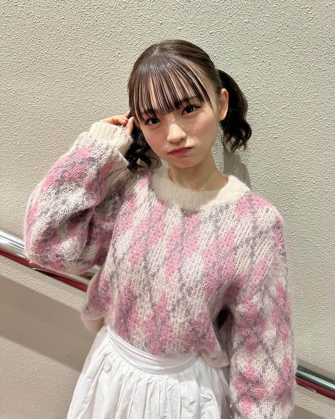 新澤菜央さんのインスタグラム写真 - (新澤菜央Instagram)「ニットの毛舞いすぎて右目腫れたから慰めて（ ｉ _ ｉ ） ⠀  ⠀ #彼女の私服がかわいい #低身長コーデ #156cm #骨格ウェーブ #ガーリーコーデ #フレンチガーリー #フレンチガーリーコーデ #ニットコーデ #ニット女子 #furfur #niceclaup #treatürself #ootd #code #fashion」11月17日 20時40分 - _shinshin_48