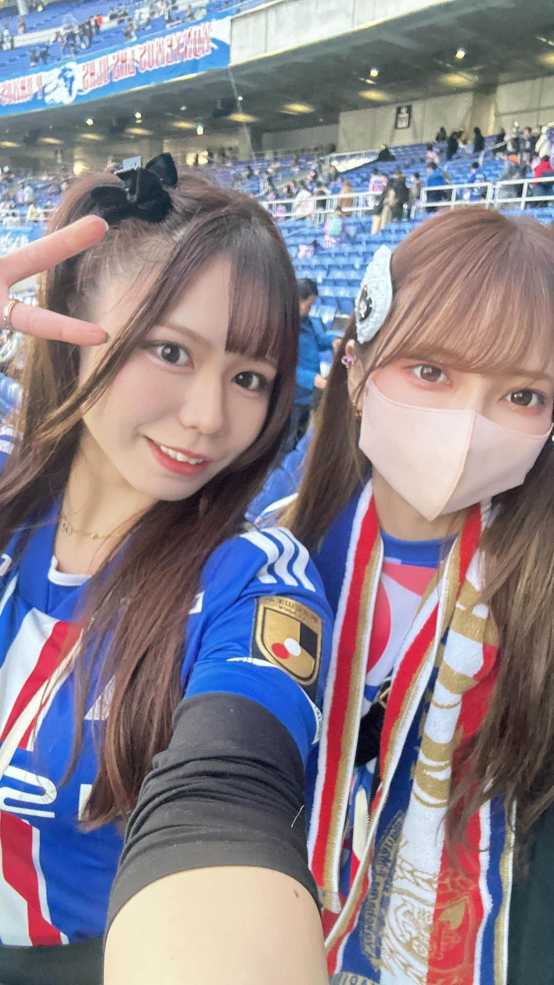 山口みらんのインスタグラム：「かなむんと❤️🤍💙 #fmarinos  #yokohamafmarinos  #横浜fマリノス  #マリノス  #マリノスサポーター  #トリコロール  #サッカー  #サッカー女子  #ユニフォーム女子  #jリーグ  #jリーグ女子  #横浜  #yokohama  #japanesegirl  #japanese  #japan #japaneseculture  #japanesegirls #自撮り #自拍 #いいね返し#followme #followforfollwback #フォローミー #girl  #ユニフォーム  #Jリーグ」