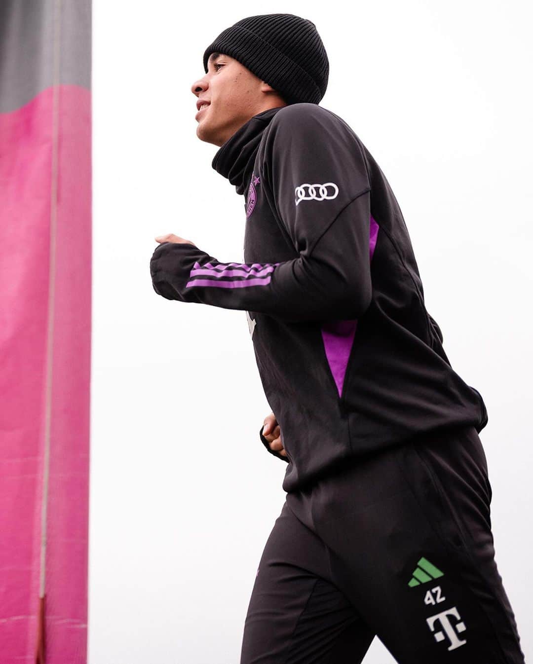 バイエルン・ミュンヘンさんのインスタグラム写真 - (バイエルン・ミュンヘンInstagram)「Jamal #Musiala continues to work his way back to full fitness. 💪🏃‍♂️ @jamalmusiala10 #MiaSanMia #FCBayern」11月17日 20時36分 - fcbayern